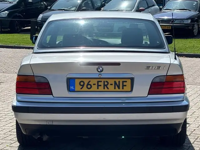 BMW 3 Series view 4