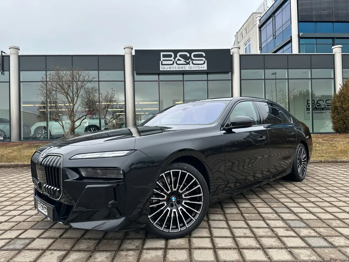 BMW 740 d xDrive M Sport TV,Aut.Tür,SkyL,B&W,Luft Negro - 1