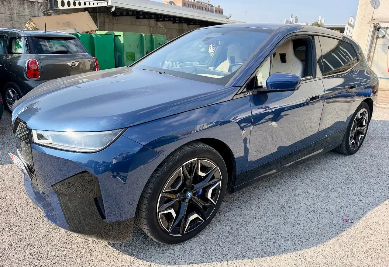 BMW iX