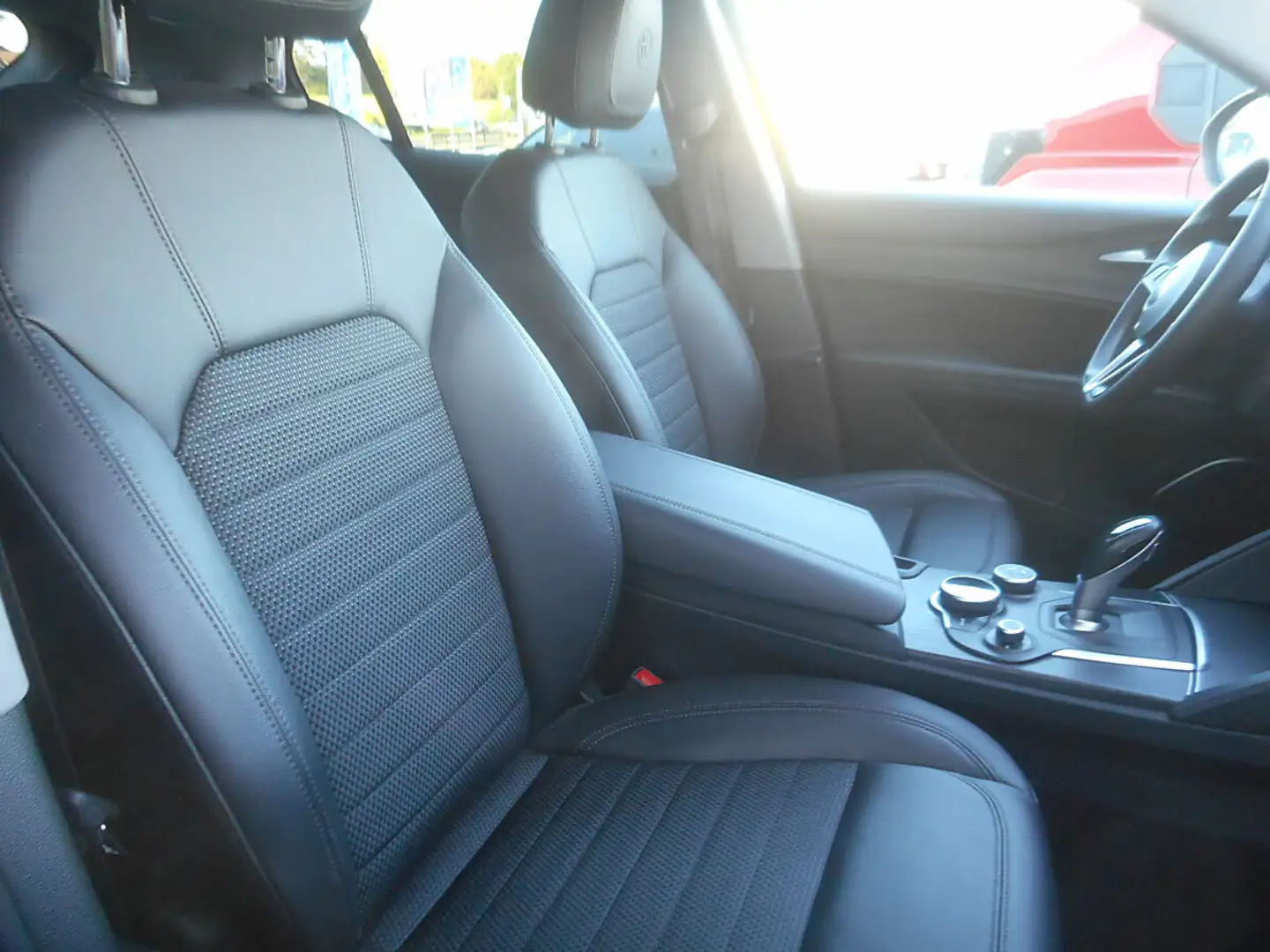 Alfa Romeo Stelvio Super 2,2 ATX RWD Grau - 2