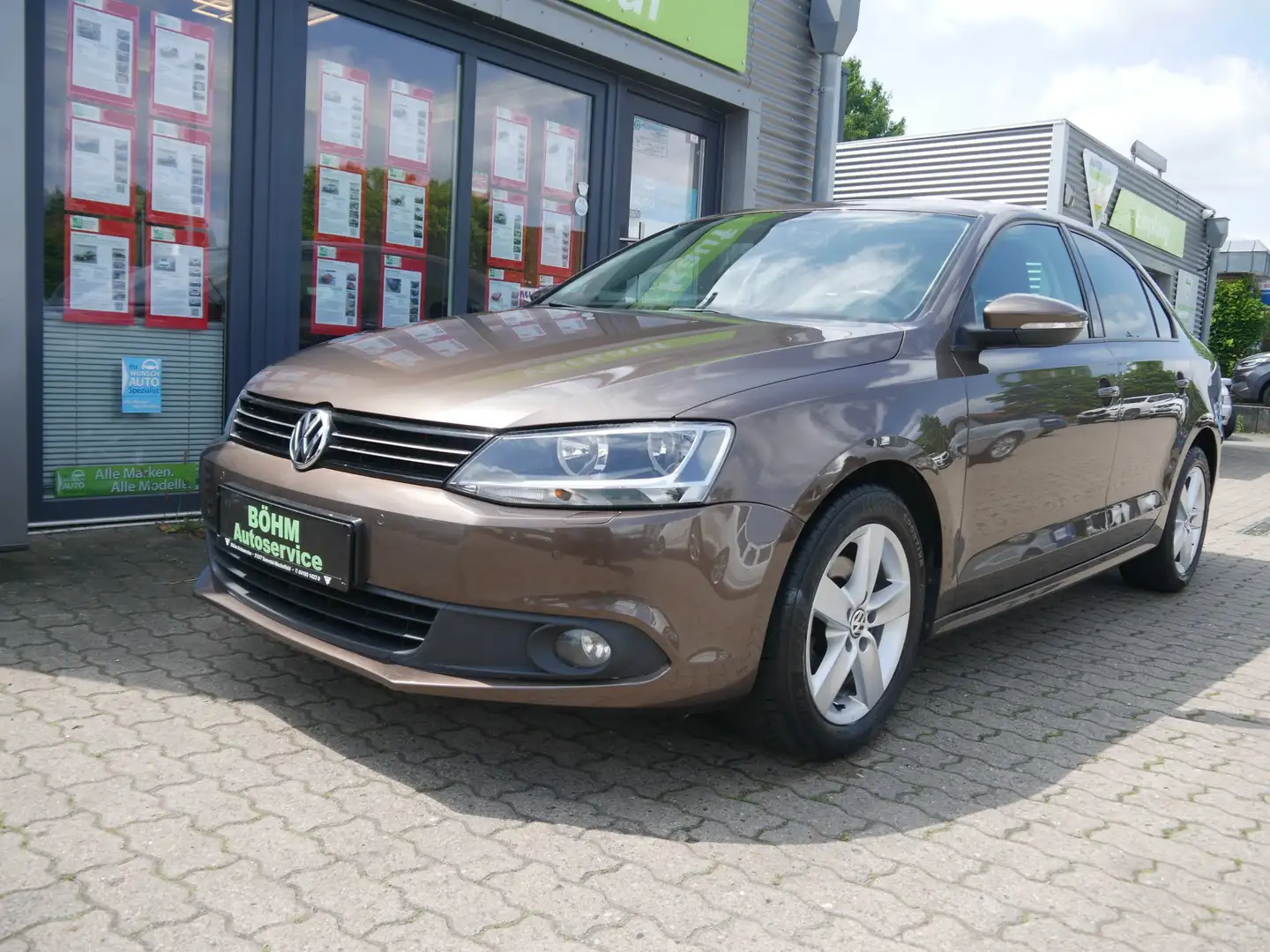 Volkswagen Jetta Comfortline*NAVI*SHZ Marrón - 2