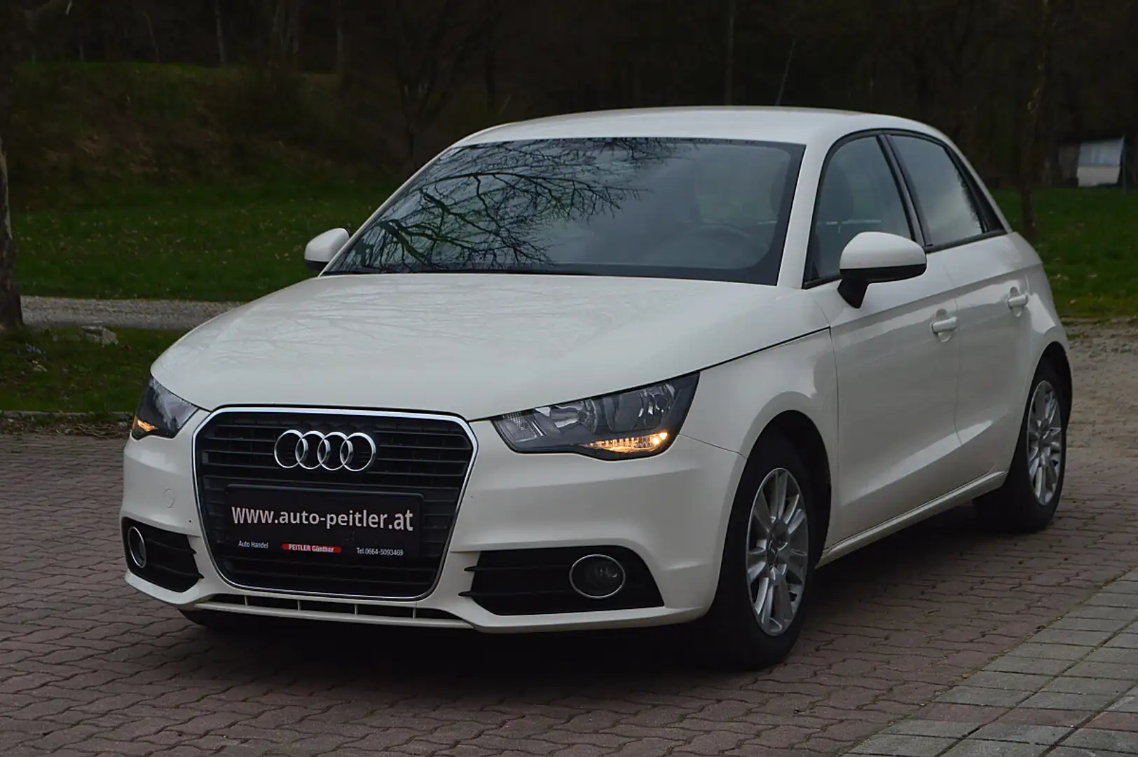 Audi A1 SB 1,2 TFSI Attraction+Pickerl Neu+ Weiß - 2