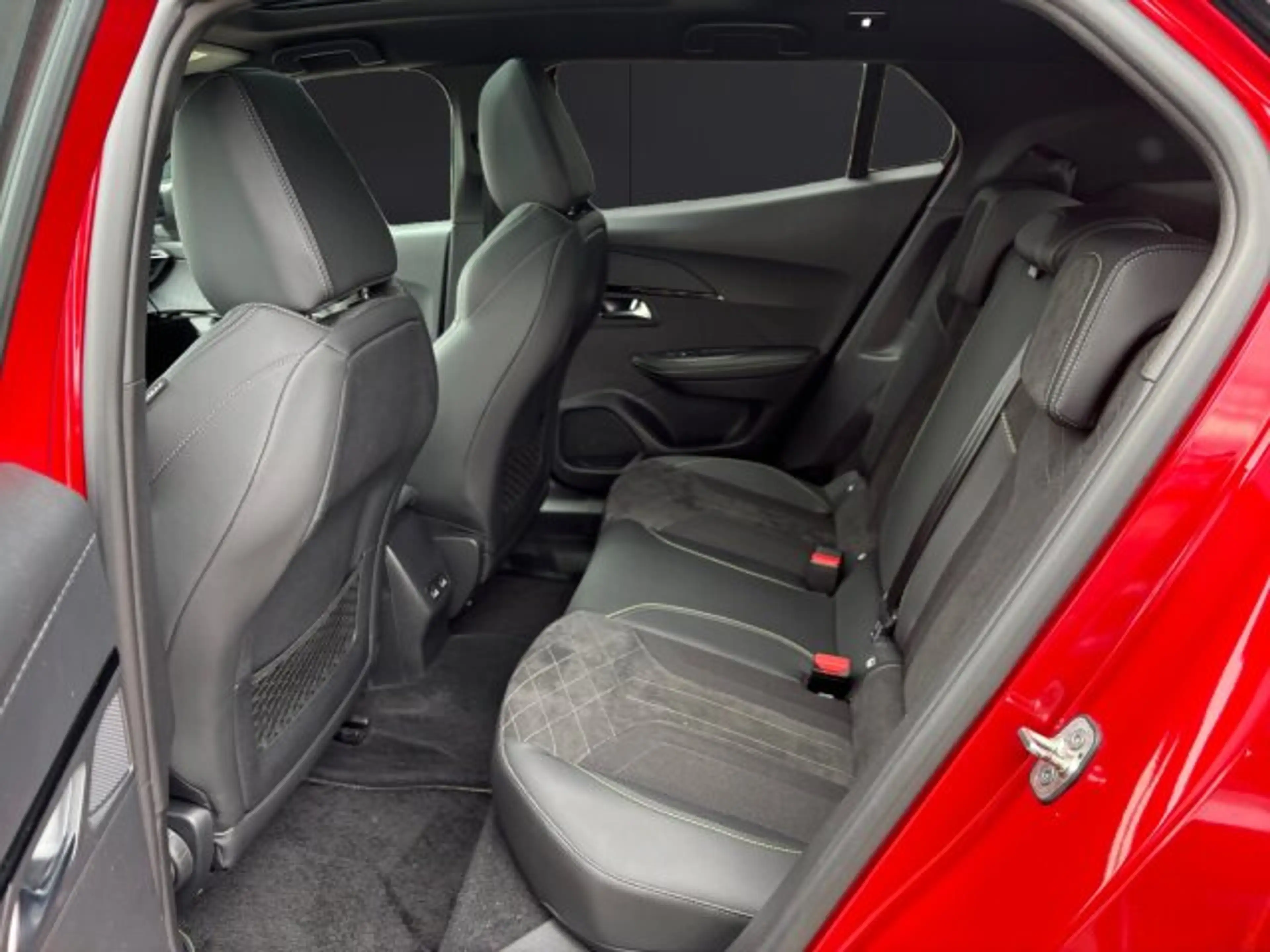 Peugeot e-2008 e-2008 GT Pack 136 +180°Kamera+Pano-Dach+ACC+SHZ — photo 14