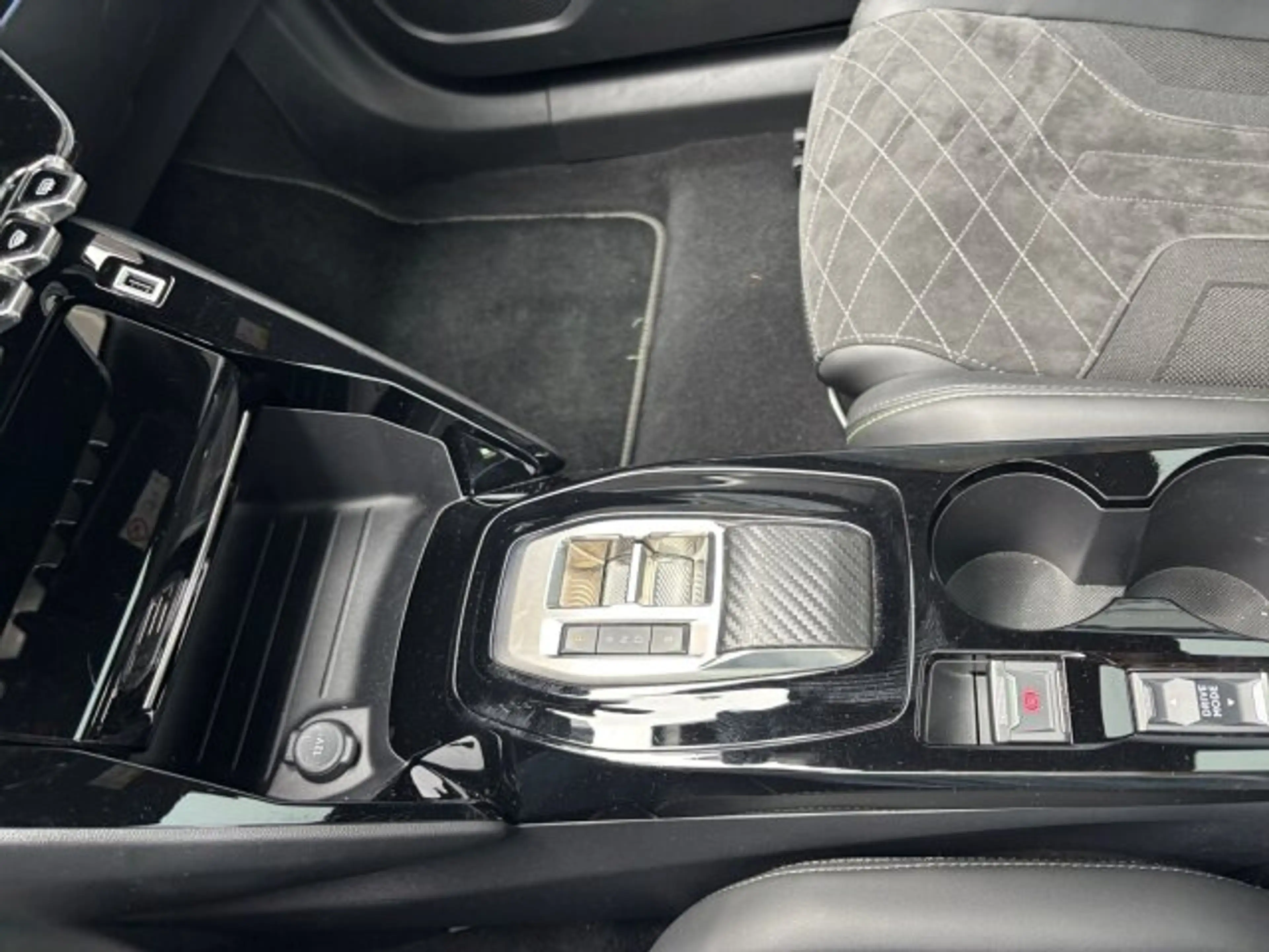 Peugeot e-2008 e-2008 GT Pack 136 +180°Kamera+Pano-Dach+ACC+SHZ — photo 13