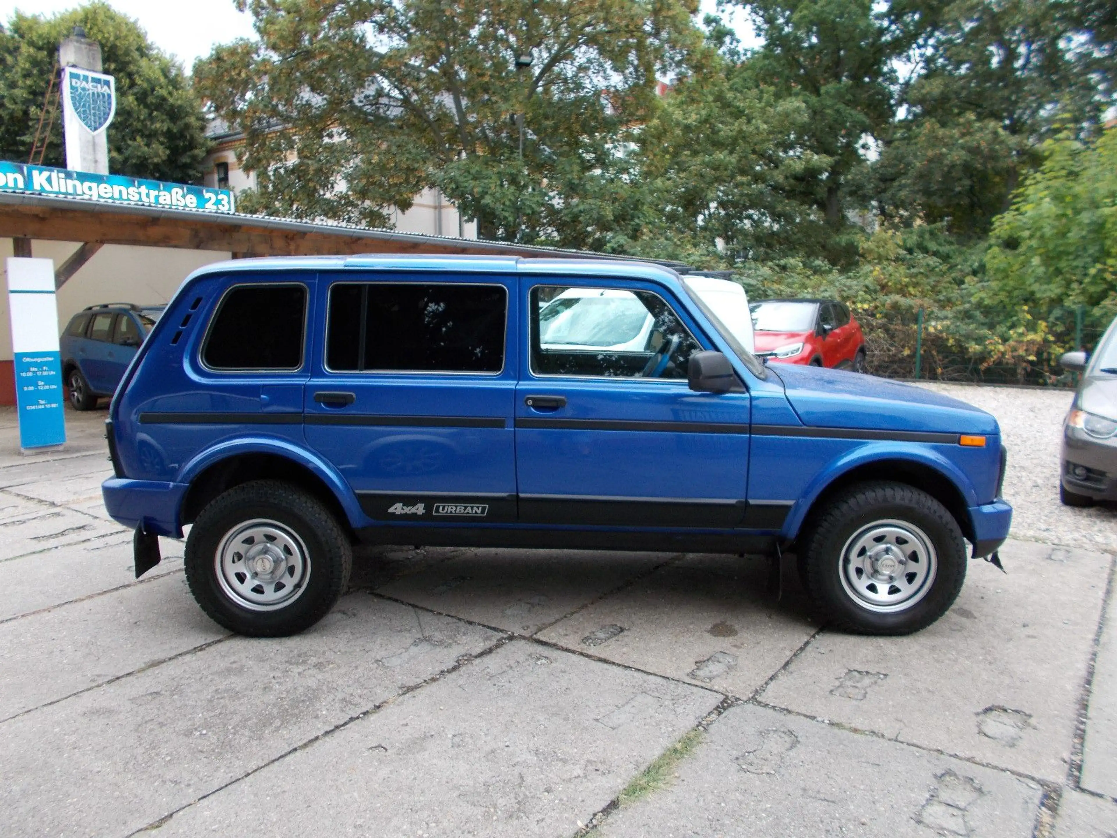 Lada Niva Urban 4x4*KLIMA*AHZV*SV*EU6*1.Hand*5TÜREN — photo 5