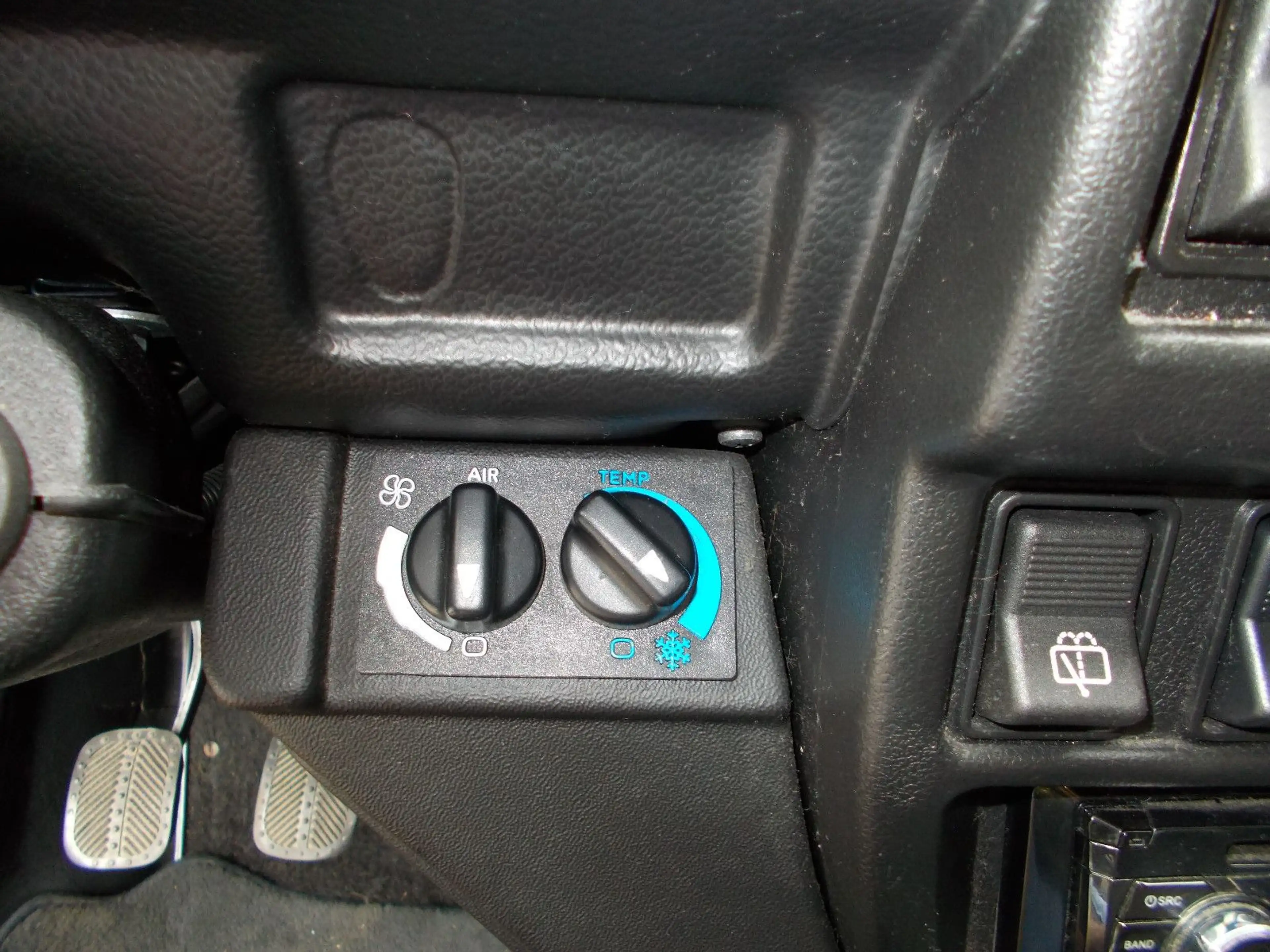 Lada Niva Urban 4x4*KLIMA*AHZV*SV*EU6*1.Hand*5TÜREN — photo 15