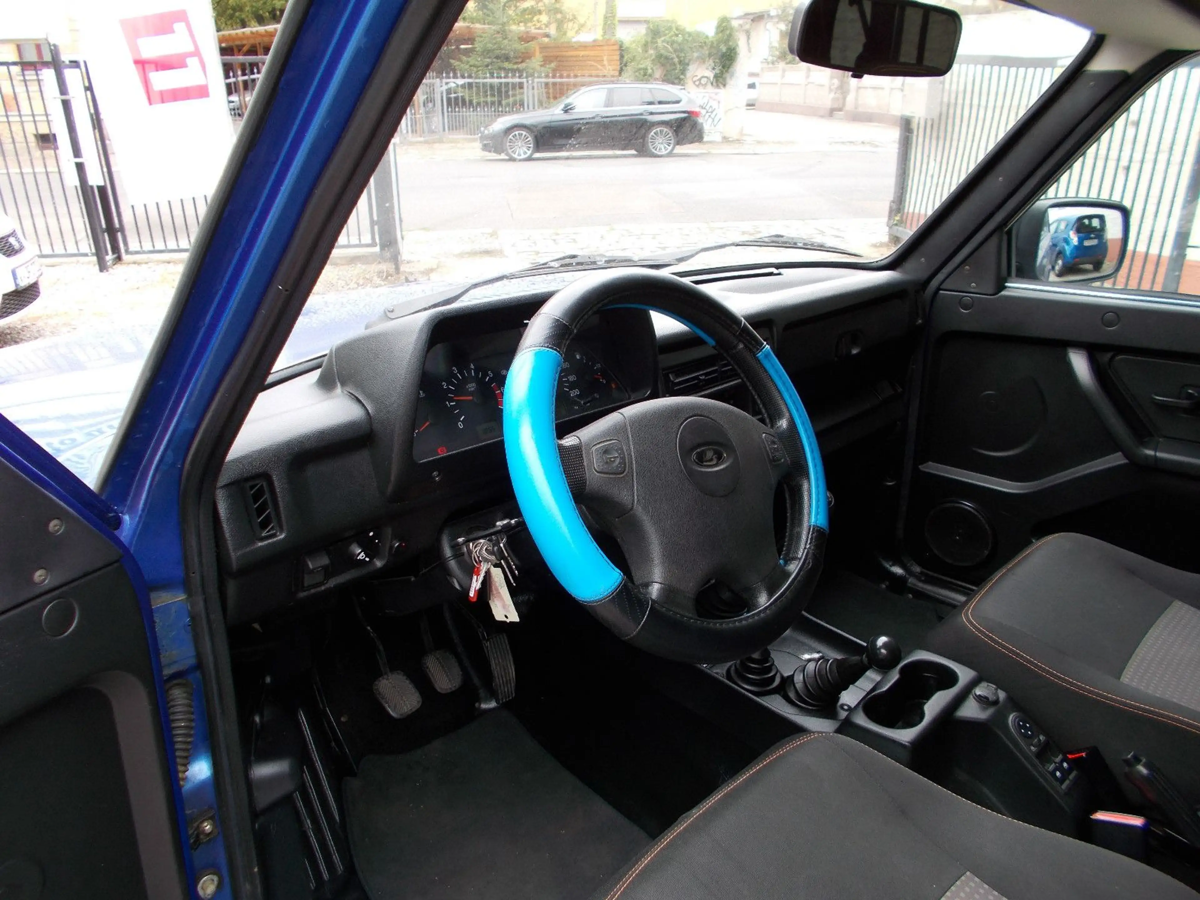 Lada Niva Urban 4x4*KLIMA*AHZV*SV*EU6*1.Hand*5TÜREN — photo 9