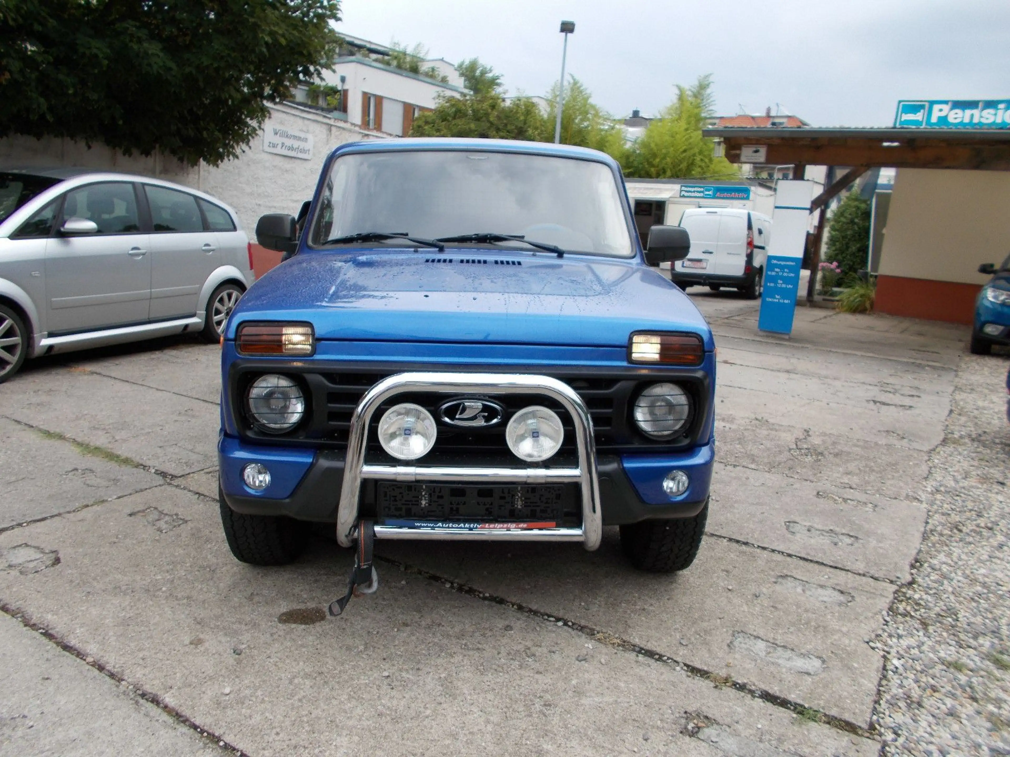 Lada Niva Urban 4x4*KLIMA*AHZV*SV*EU6*1.Hand*5TÜREN — photo 3