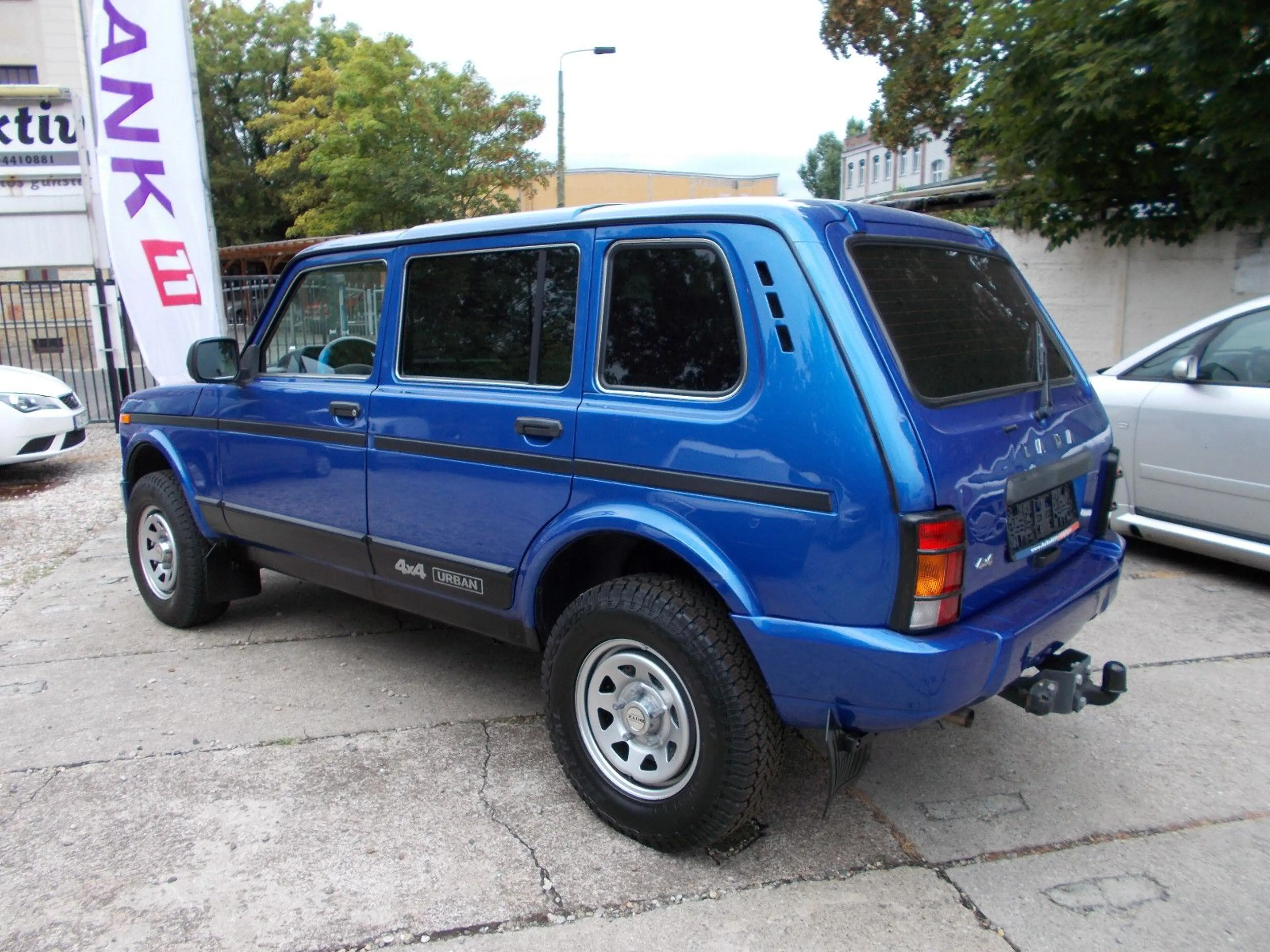 Lada Niva Urban 4x4*KLIMA*AHZV*SV*EU6*1.Hand*5TÜREN — photo 6