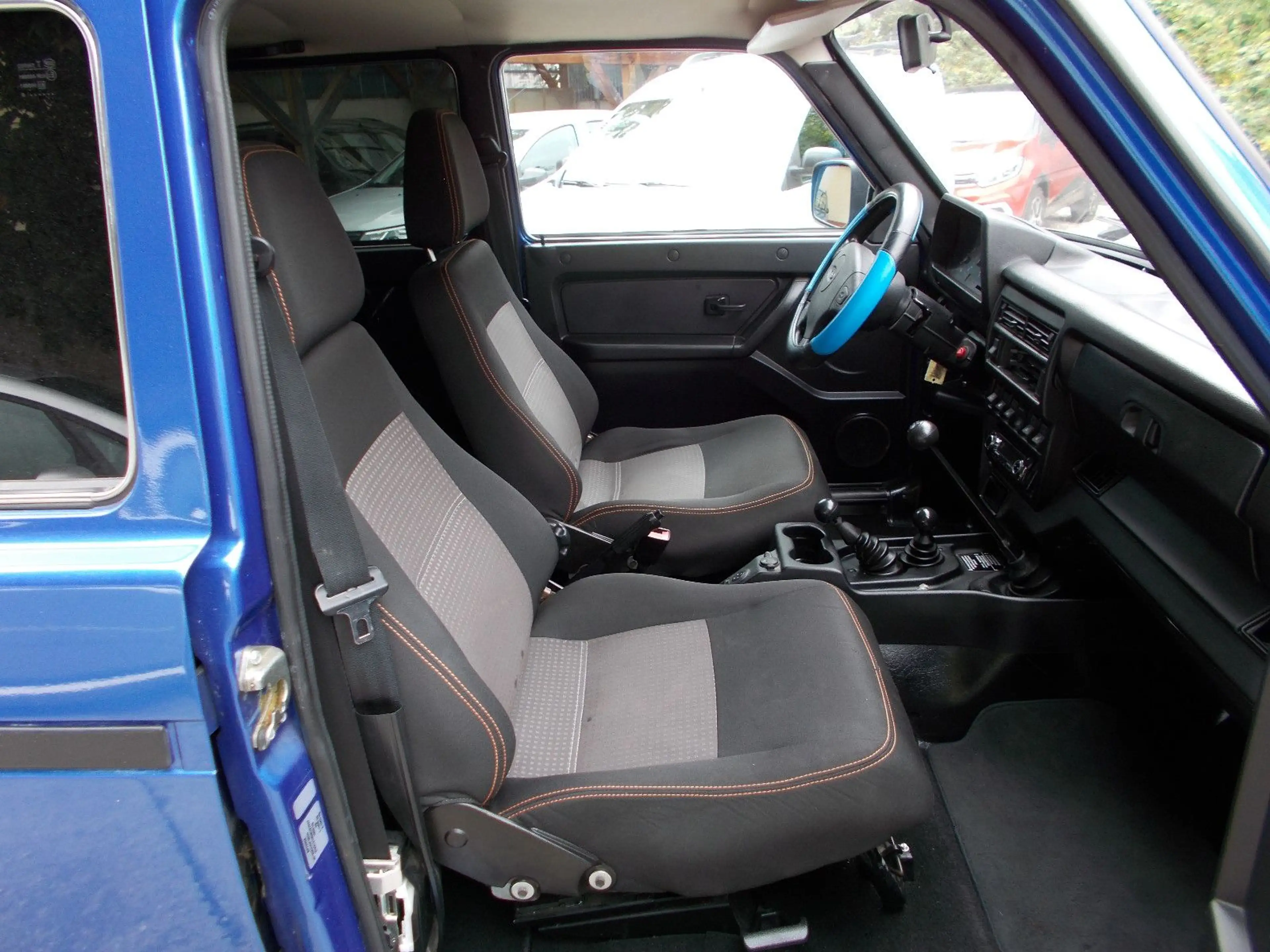 Lada Niva Urban 4x4*KLIMA*AHZV*SV*EU6*1.Hand*5TÜREN — photo 12