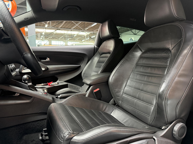 Volkswagen Scirocco 2.0 DSG! Leer! Cruise! Clima! — photo 11