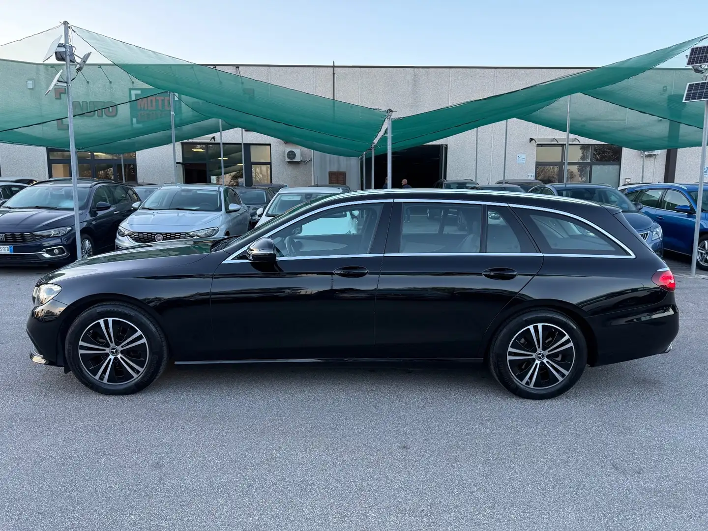 Mercedes-Benz E 200 E 200 d S.W. Auto Business Sport Nero - 2