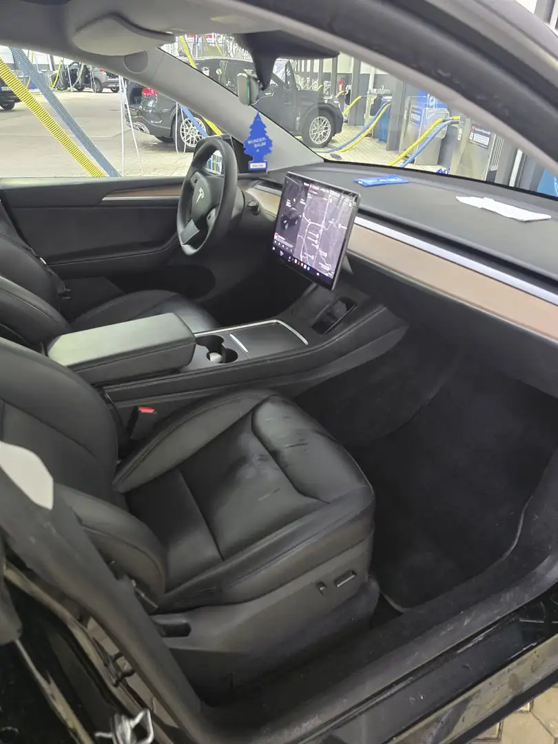 Tesla Model Y RWD - 2