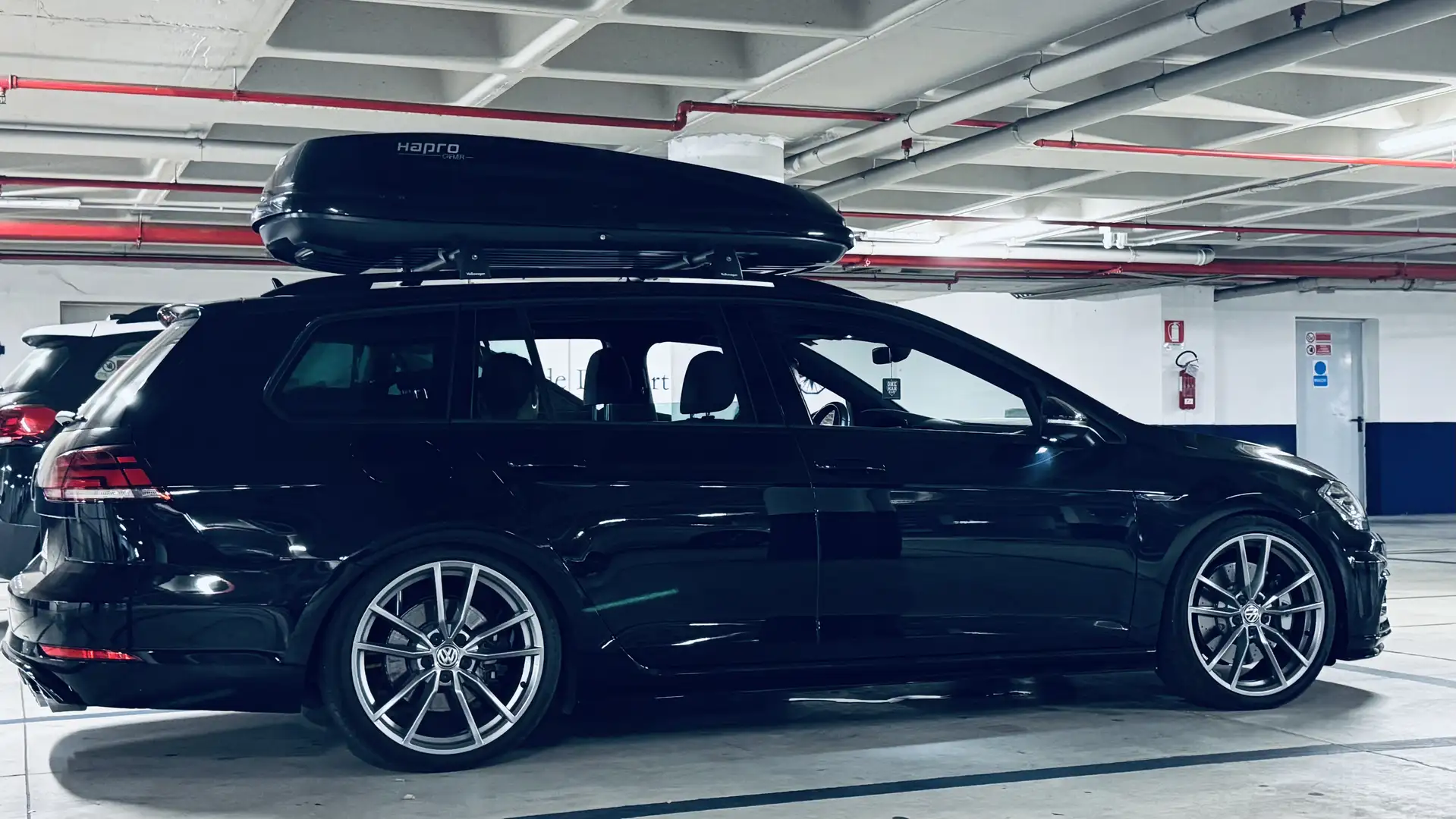 Volkswagen Golf R Schwarz - 1
