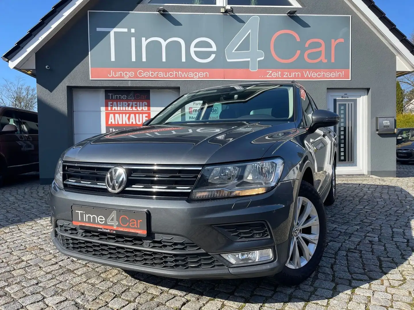 Volkswagen Tiguan 1.4 TSI SHZ PDC Klima Spur 8-fach Start/S Grau - 1