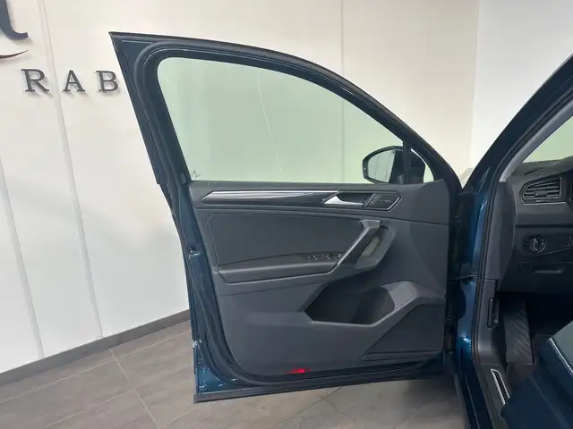Volkswagen Tiguan view 6