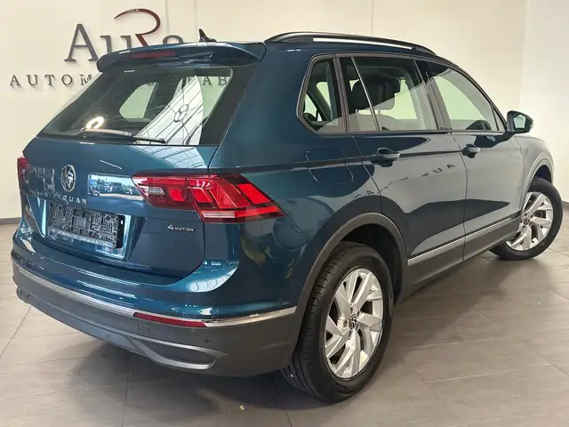 Volkswagen Tiguan view 4