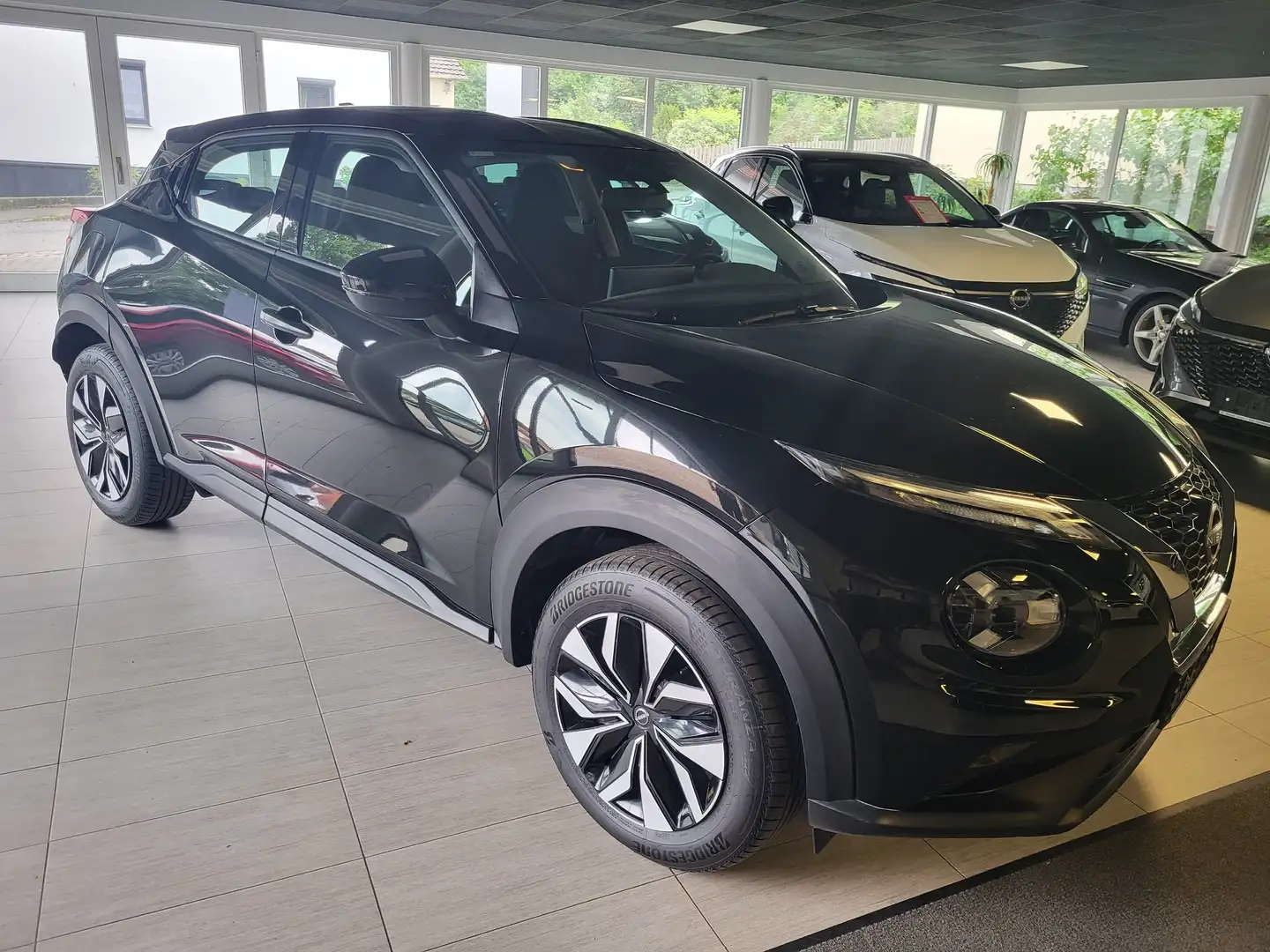 Nissan Juke 1.0 DIG-T Acenta AUTOMATIK NAVI Schwarz - 1