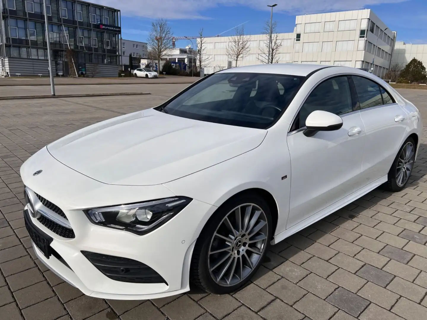 Mercedes-Benz CLA 180 AMG LINE/AUT/NAVI/LED/LEDER/SPUR/19ZOLL Weiß - 2