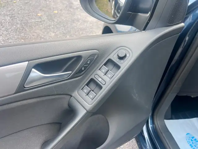 Volkswagen Golf view 14