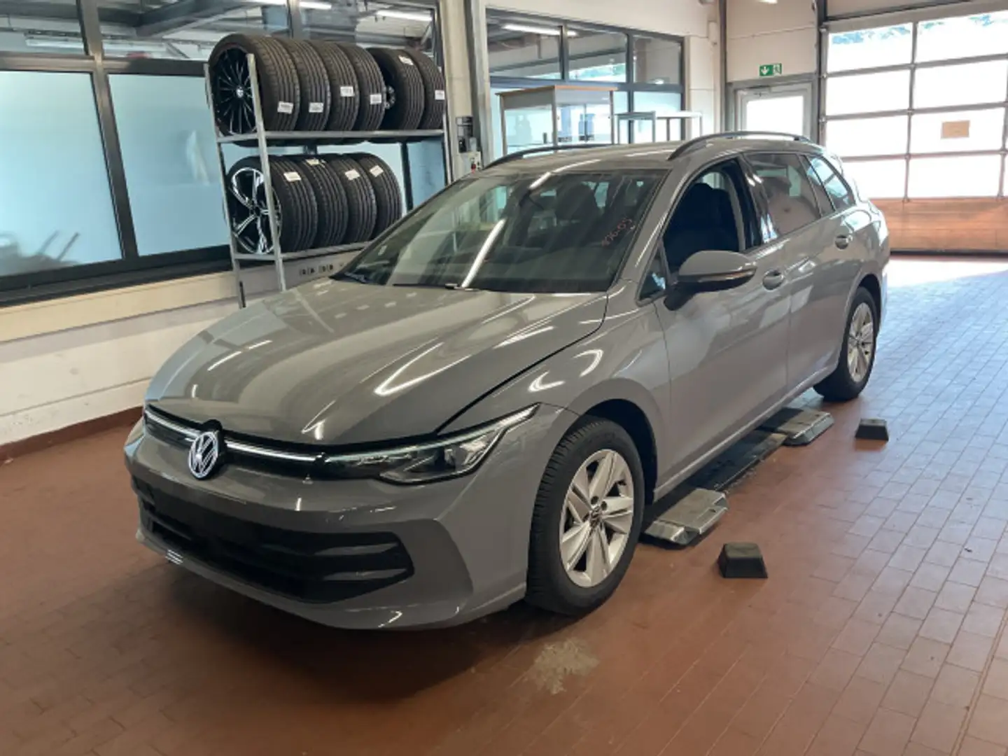 Volkswagen Golf Variant Golf VIII Variant 1.5 eTSI Life DSGAppConnect Rü Grau - 2