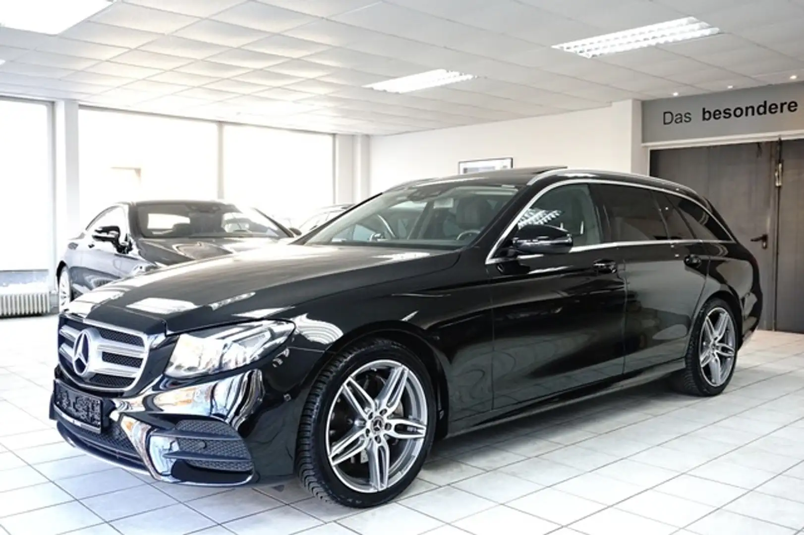 Mercedes-Benz E 250 AMG AHK HUD GD BURMESTER MBUX Schwarz - 2