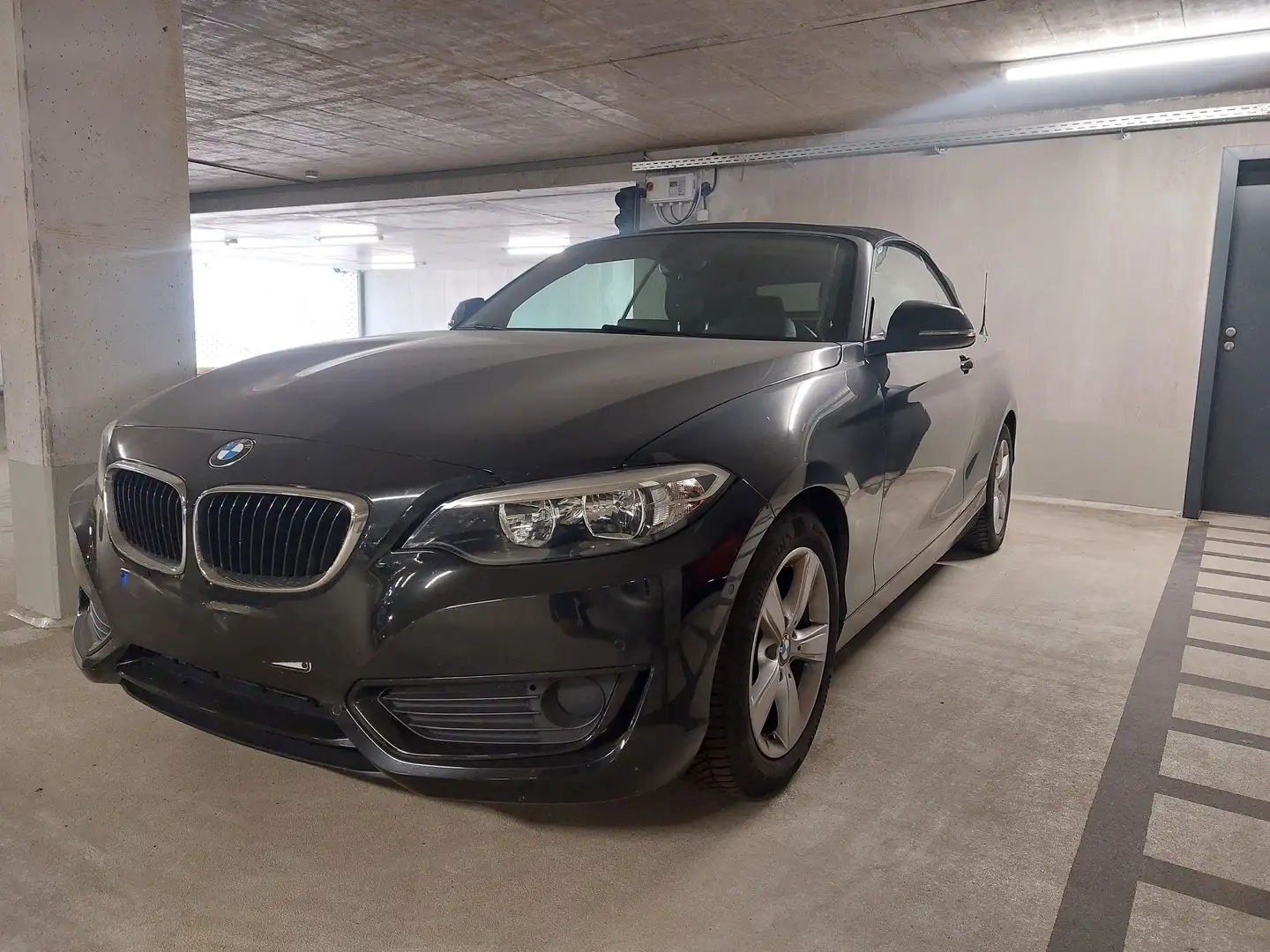 BMW 220 220i Cabrio Aut. Black - 2