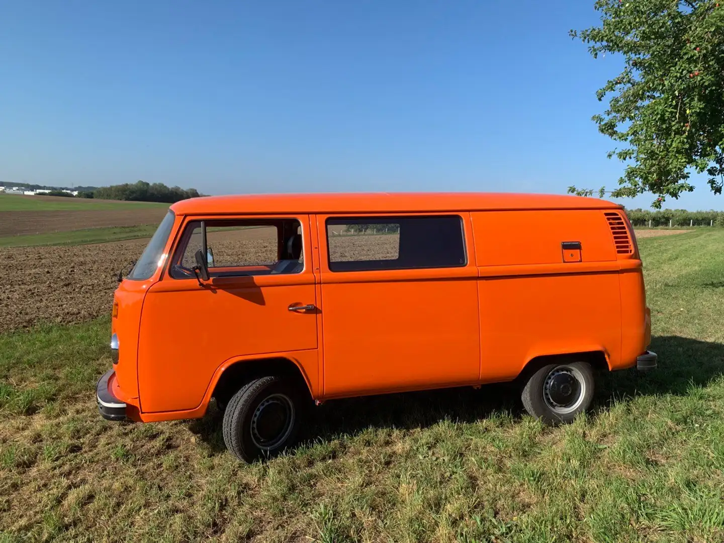 Volkswagen T2 Oranje - 2
