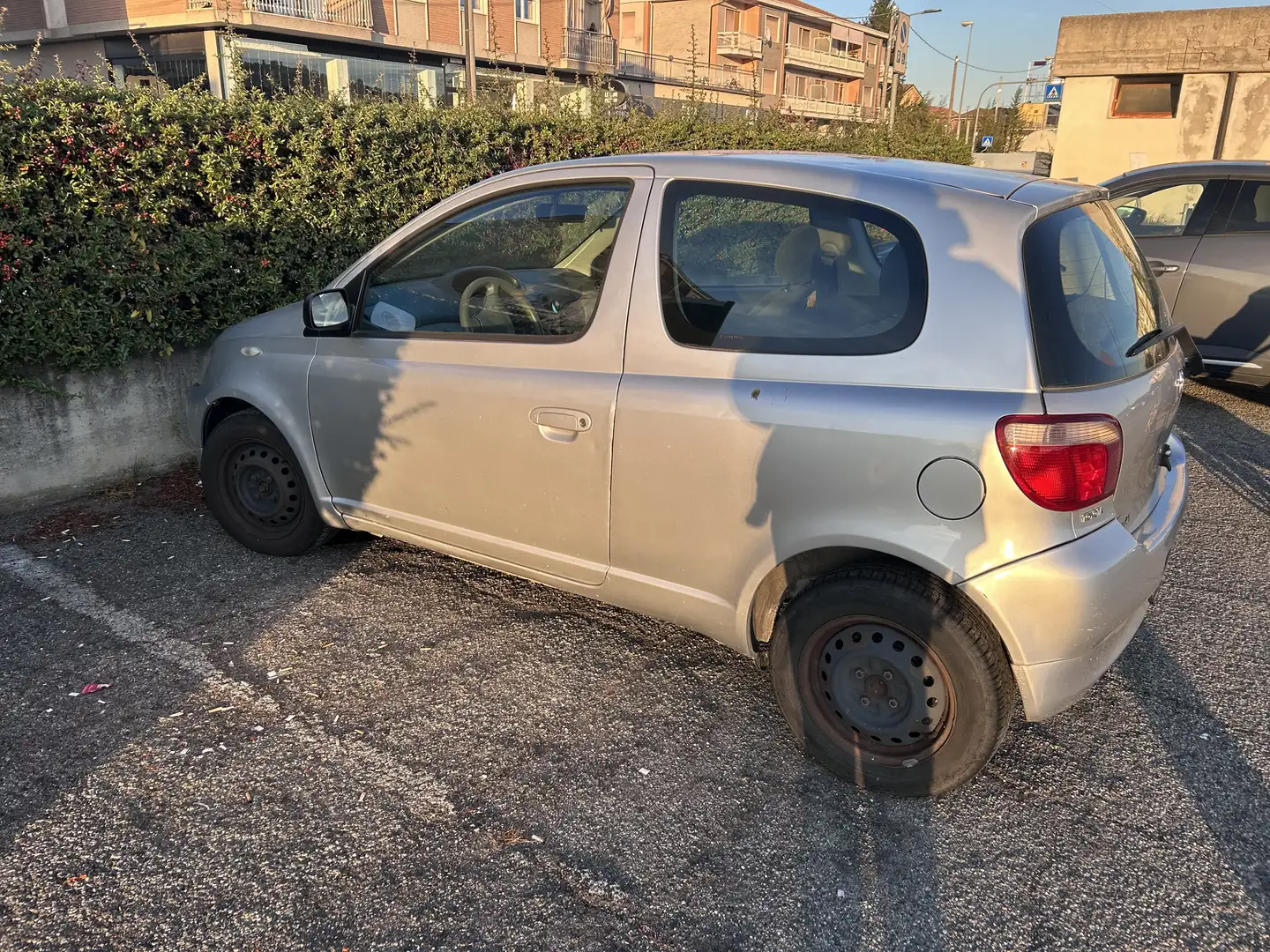 Toyota Yaris 3p 1.0 Sol - 2