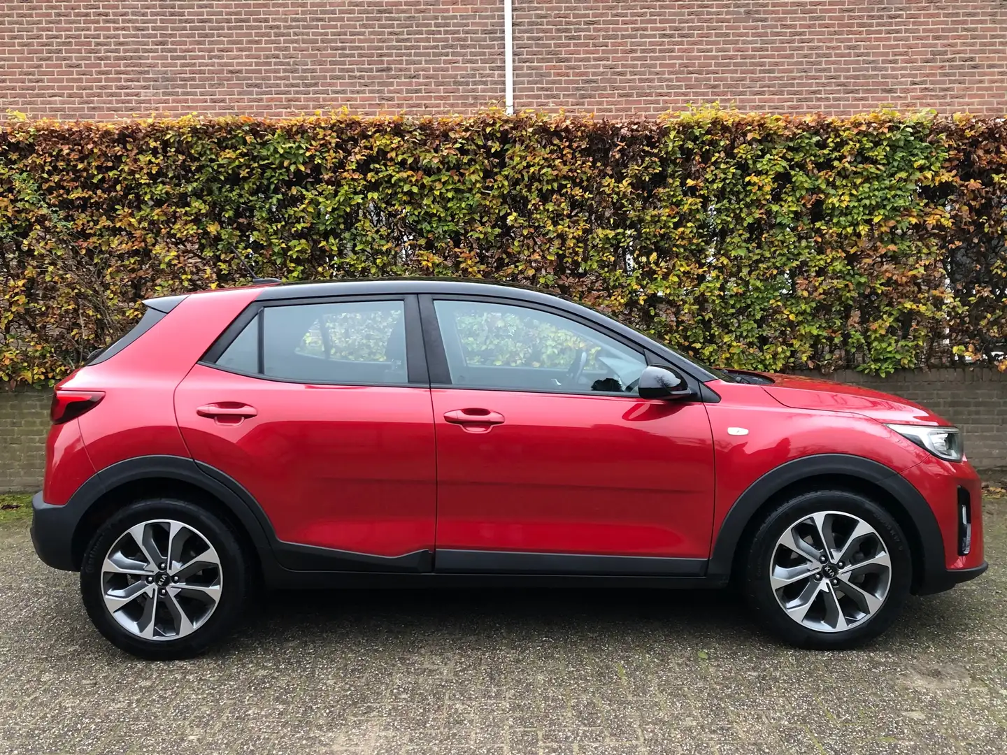 Kia Stonic 1.0 T-GDi ComfortPlusLine Navigator | Trekhaak Rood - 2