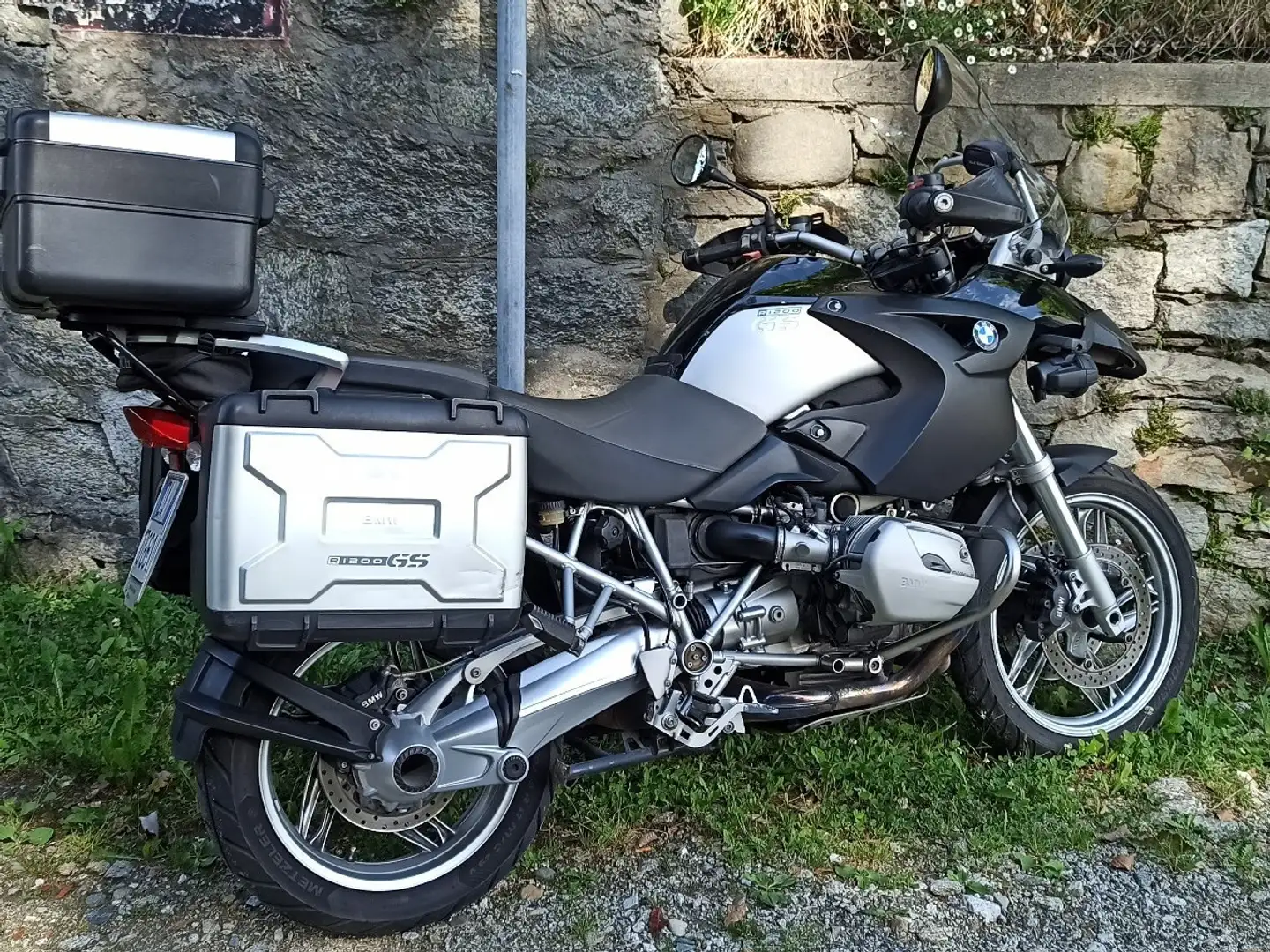 BMW R 1200 GS LC crna - 2