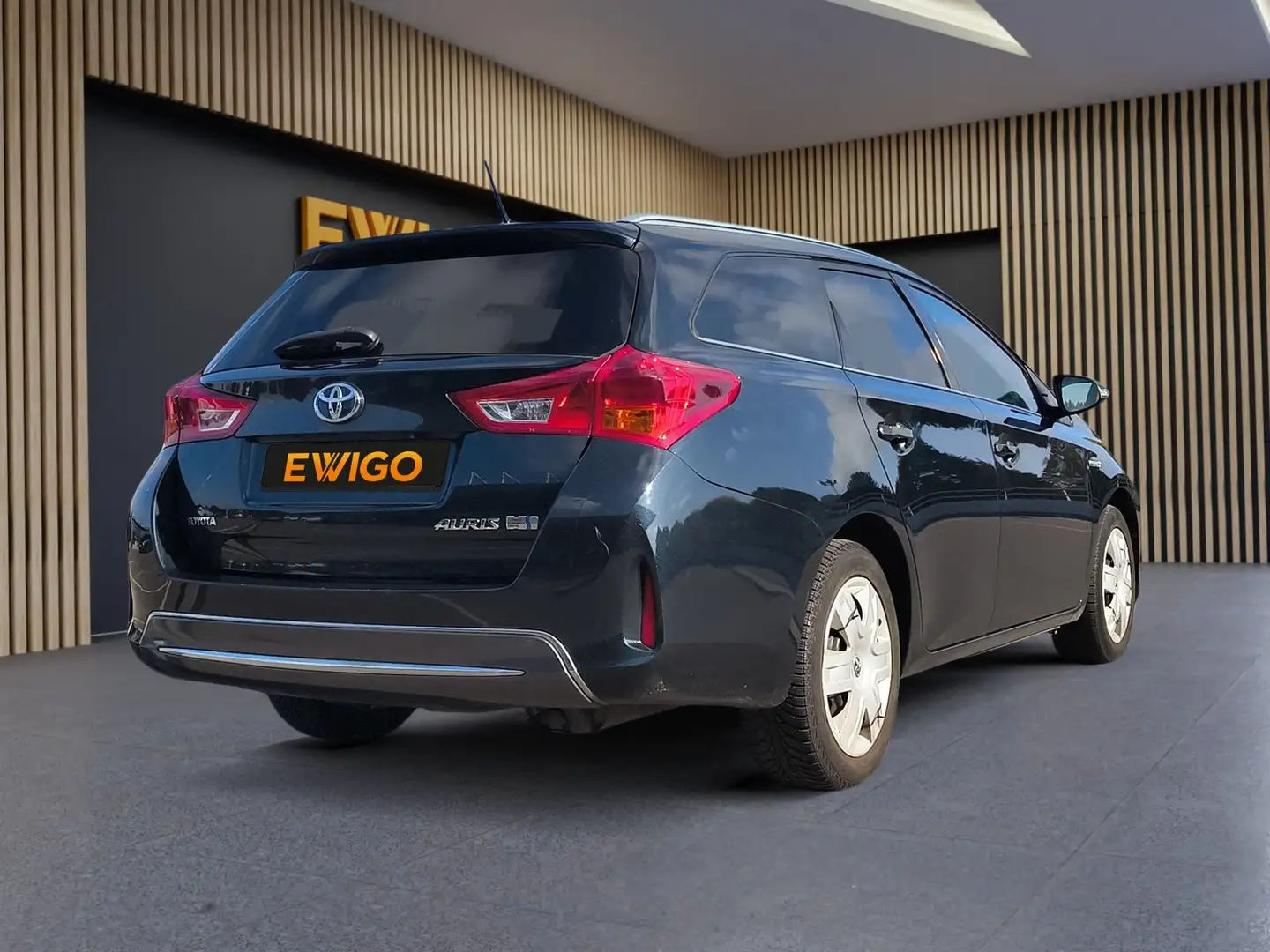 Toyota Auris TOURING SPORTS 1.8 HYBRIDE 136H DESIGN - 2