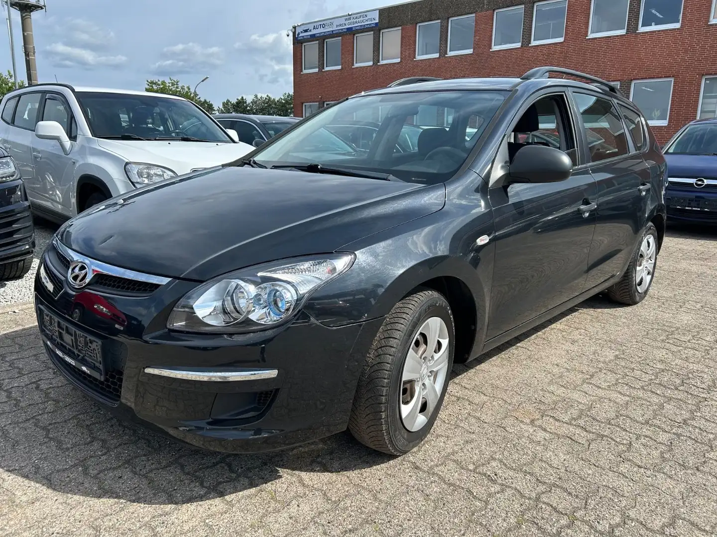 Hyundai i30 cw Edition+ Schwarz - 1