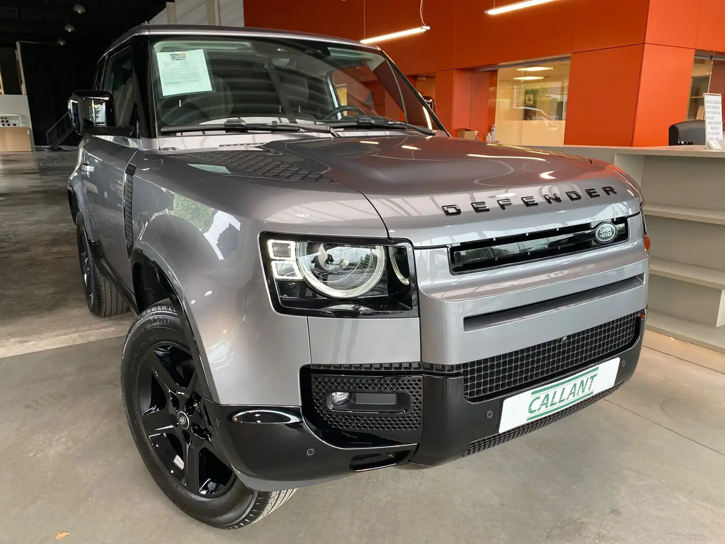 Land Rover Defender D250 SE Hard Top Grijs - 1