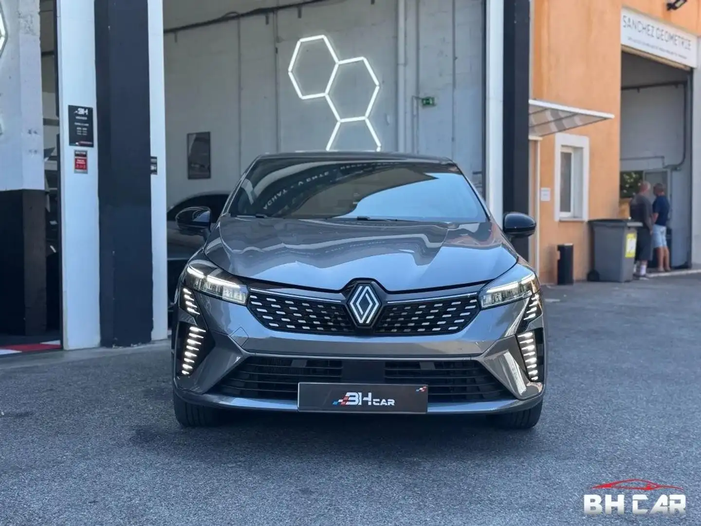 Renault Clio 1.6 E-TECH 145H 95 HYBRID FULL-HYBRID 1.2KWH TECHNO BVA Gris - 2