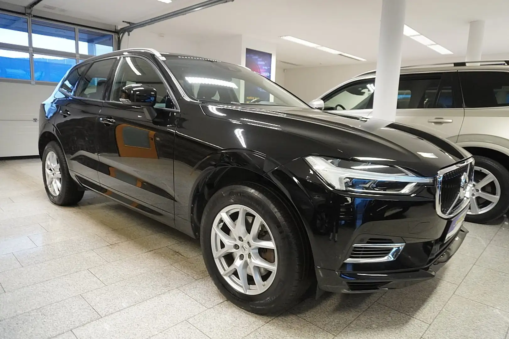 Volvo XC60 T8 Twin Engine AWD Geatronic Momentum 2 Pano/Na... Noir - 2