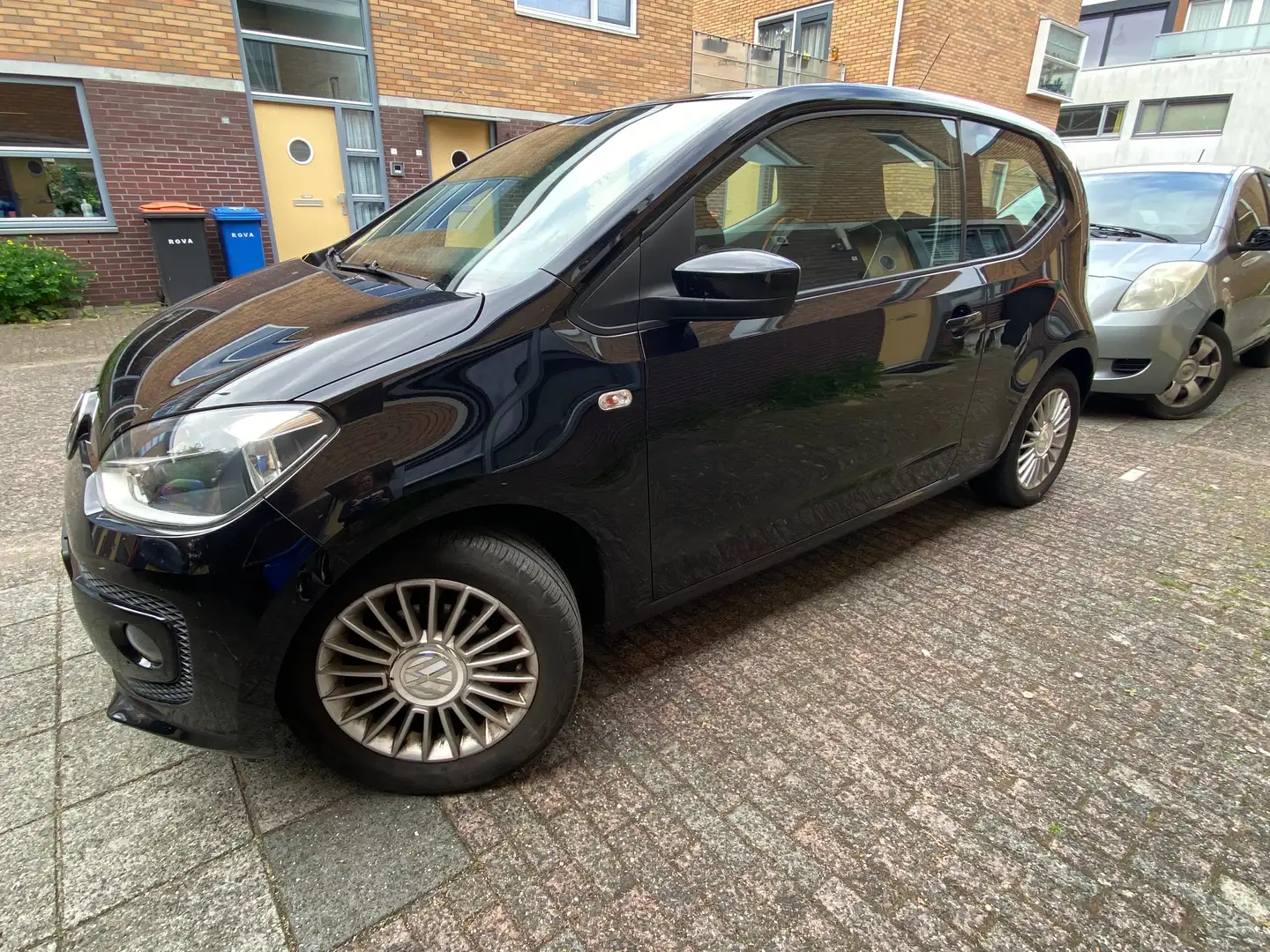 Volkswagen up! up! 1.0 high up! BlueM. Zwart - 2