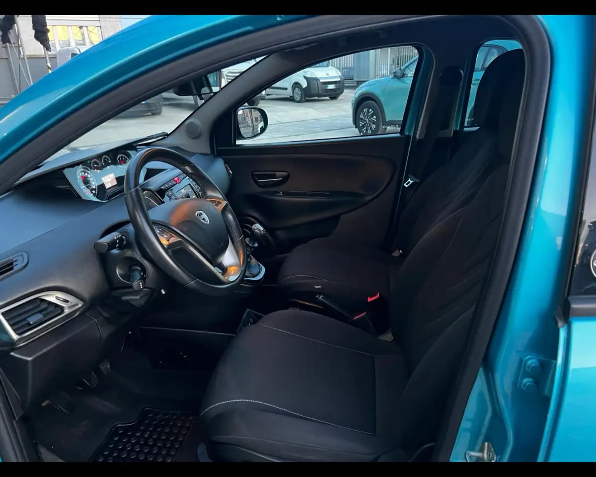 Lancia Ypsilon 2021 — фото 10