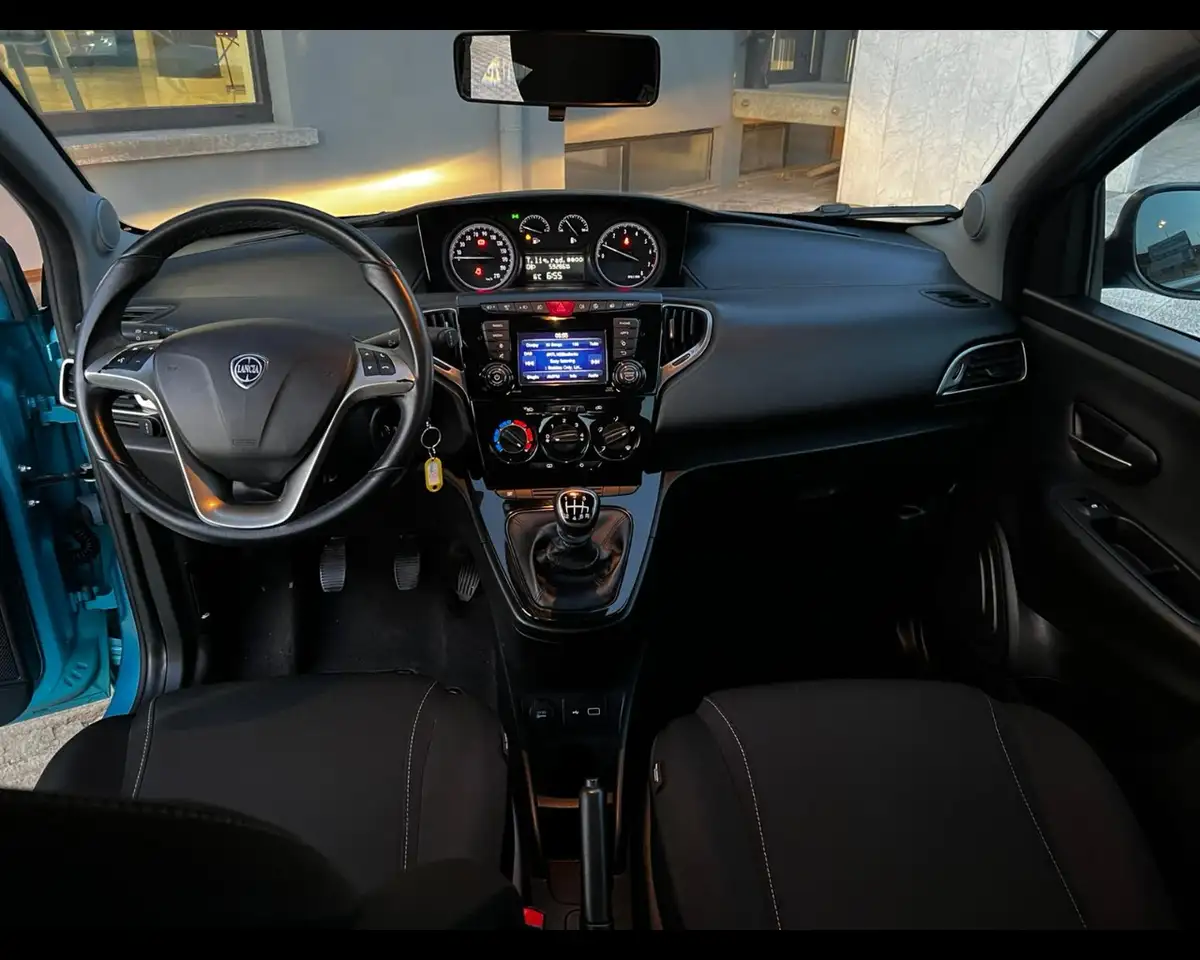 Lancia Ypsilon 2021 — фото 11