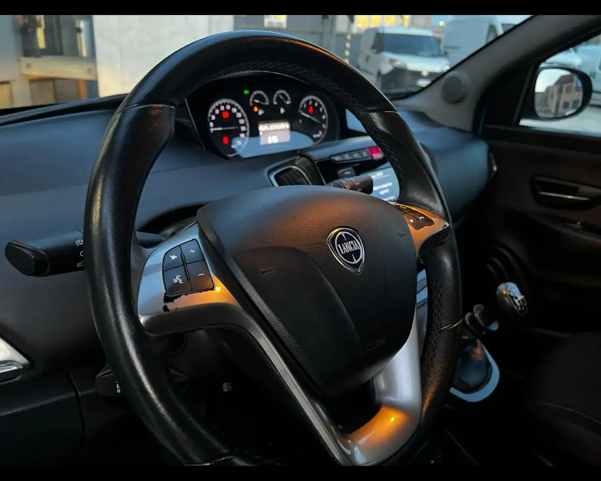Lancia Ypsilon 2021 — фото 12