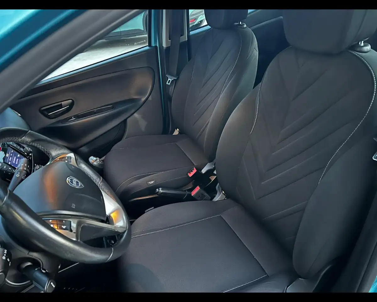 Lancia Ypsilon 2021 — фото 13