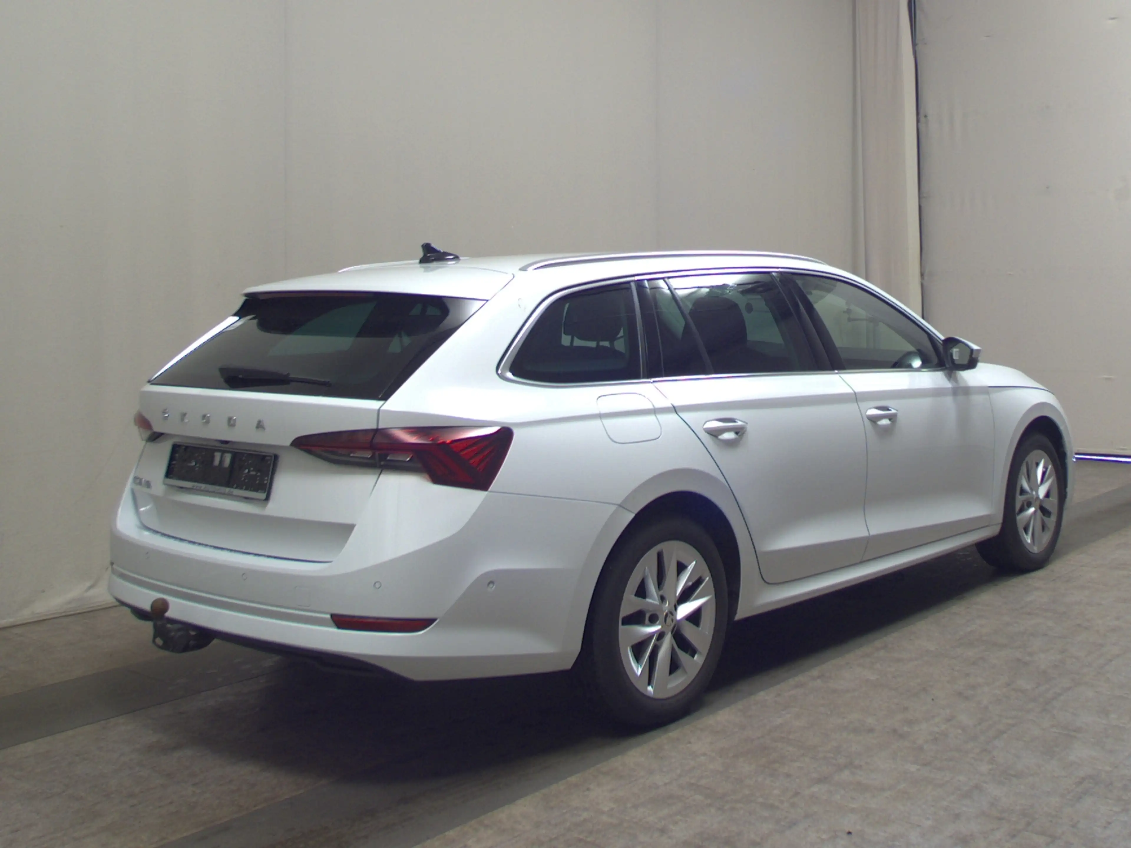 Skoda Octavia OCTAVIA NAVI KLIMAAUT RADIO TEMPO MFL SHZ VC PDC HUD AHK ACC LED RfK — photo 4