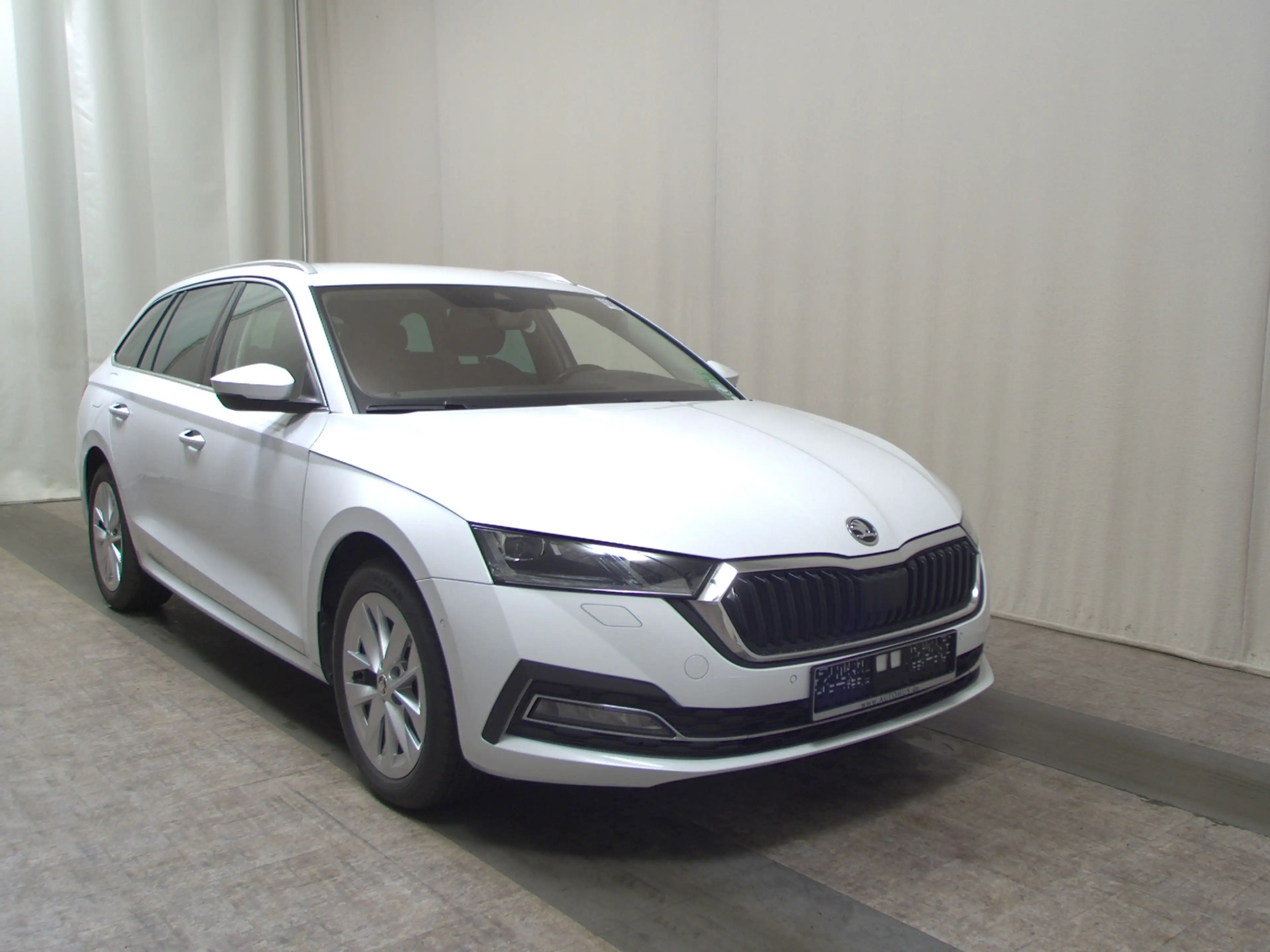 Skoda Octavia OCTAVIA NAVI KLIMAAUT RADIO TEMPO MFL SHZ VC PDC HUD AHK ACC LED RfK — photo 3