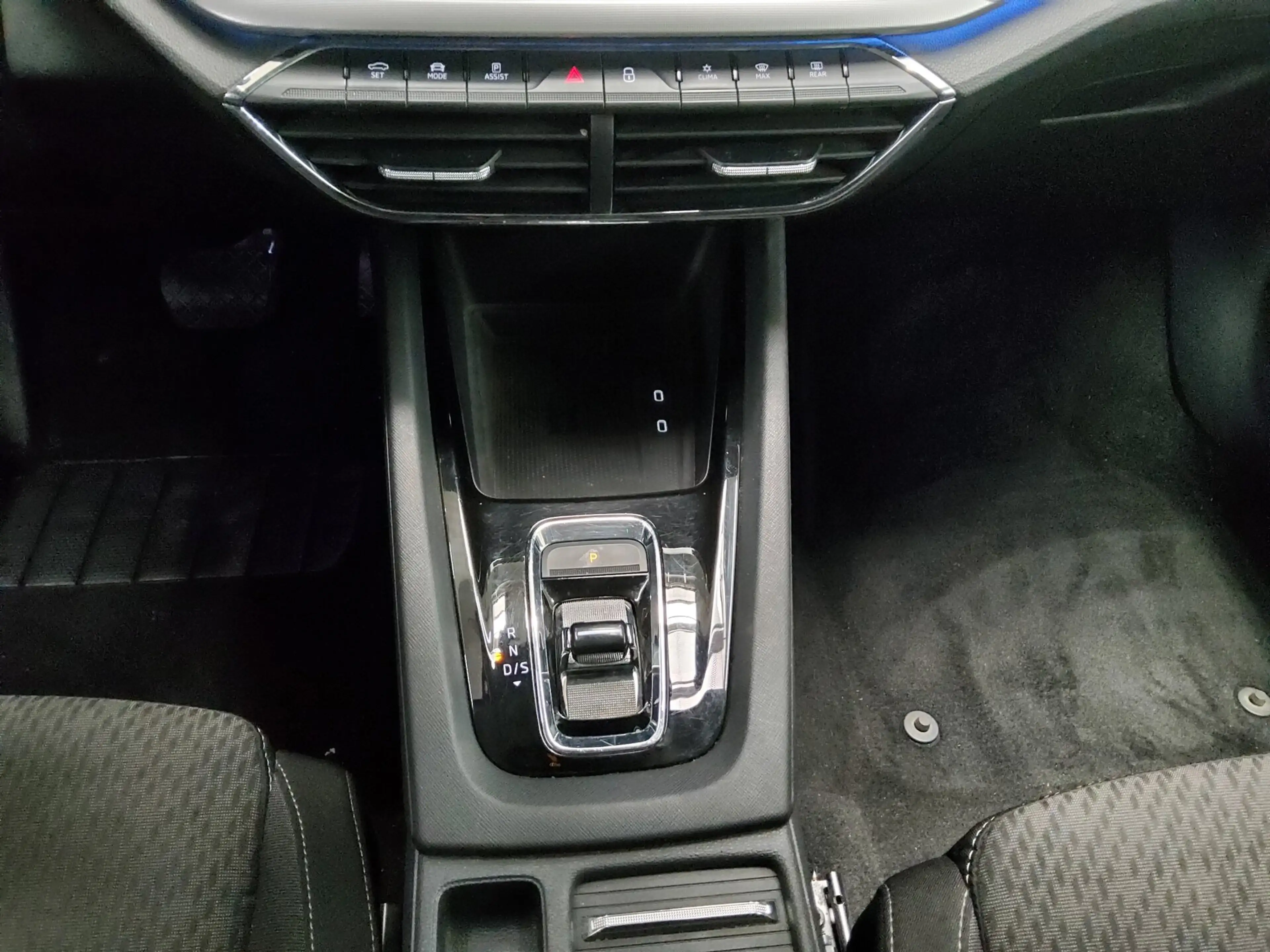 Skoda Octavia OCTAVIA NAVI KLIMAAUT RADIO TEMPO MFL SHZ VC PDC HUD AHK ACC LED RfK — photo 6