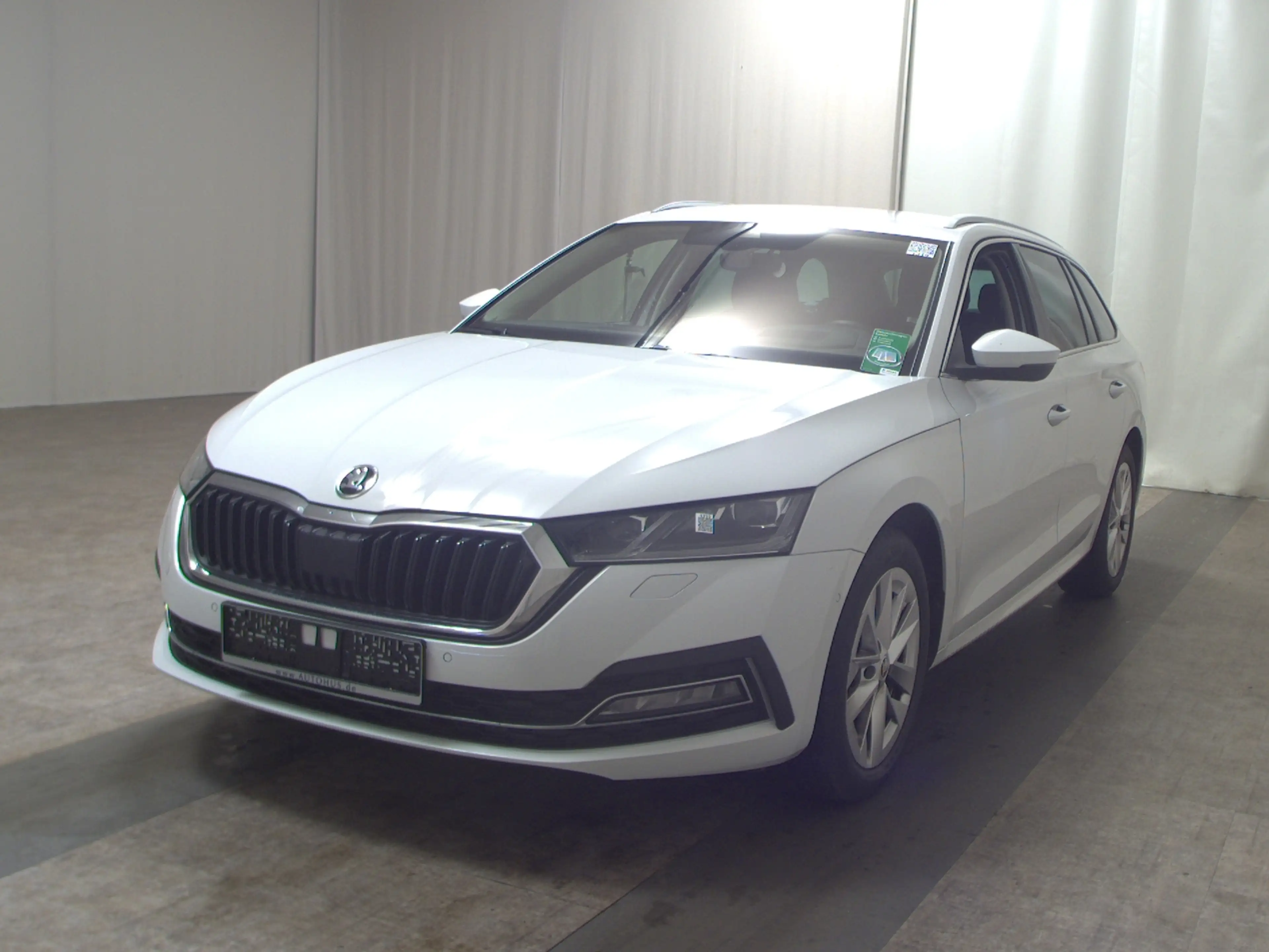 Skoda Octavia OCTAVIA NAVI KLIMAAUT RADIO TEMPO MFL SHZ VC PDC HUD AHK ACC LED RfK — photo 2