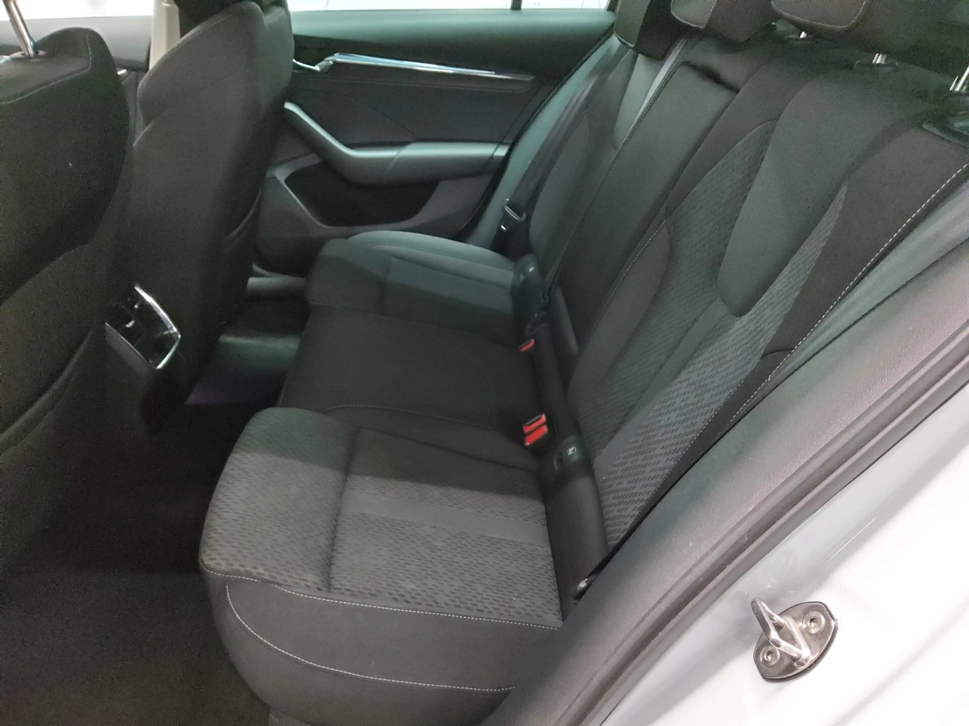 Skoda Octavia OCTAVIA NAVI KLIMAAUT RADIO TEMPO MFL SHZ VC PDC HUD AHK ACC LED RfK — photo 13