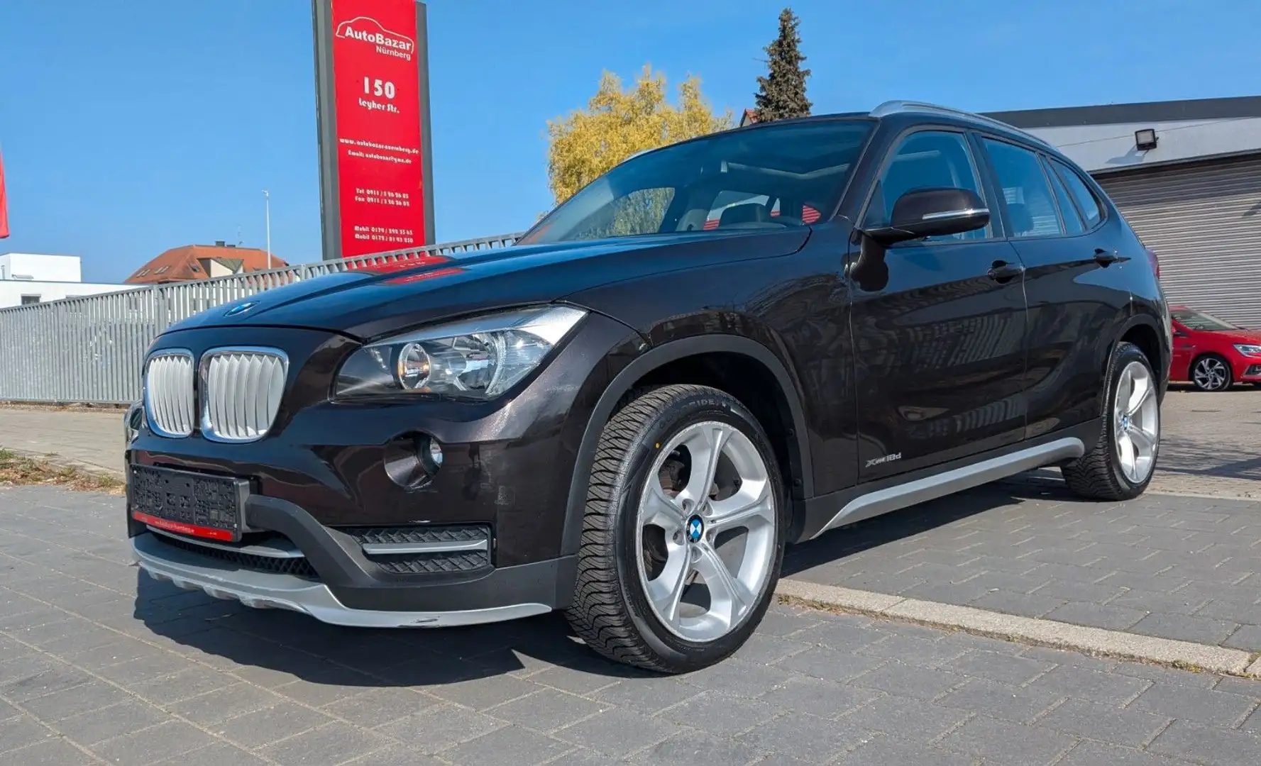 BMW X1 18 d xDrive / X Line / Panorama / AHK Braun - 1