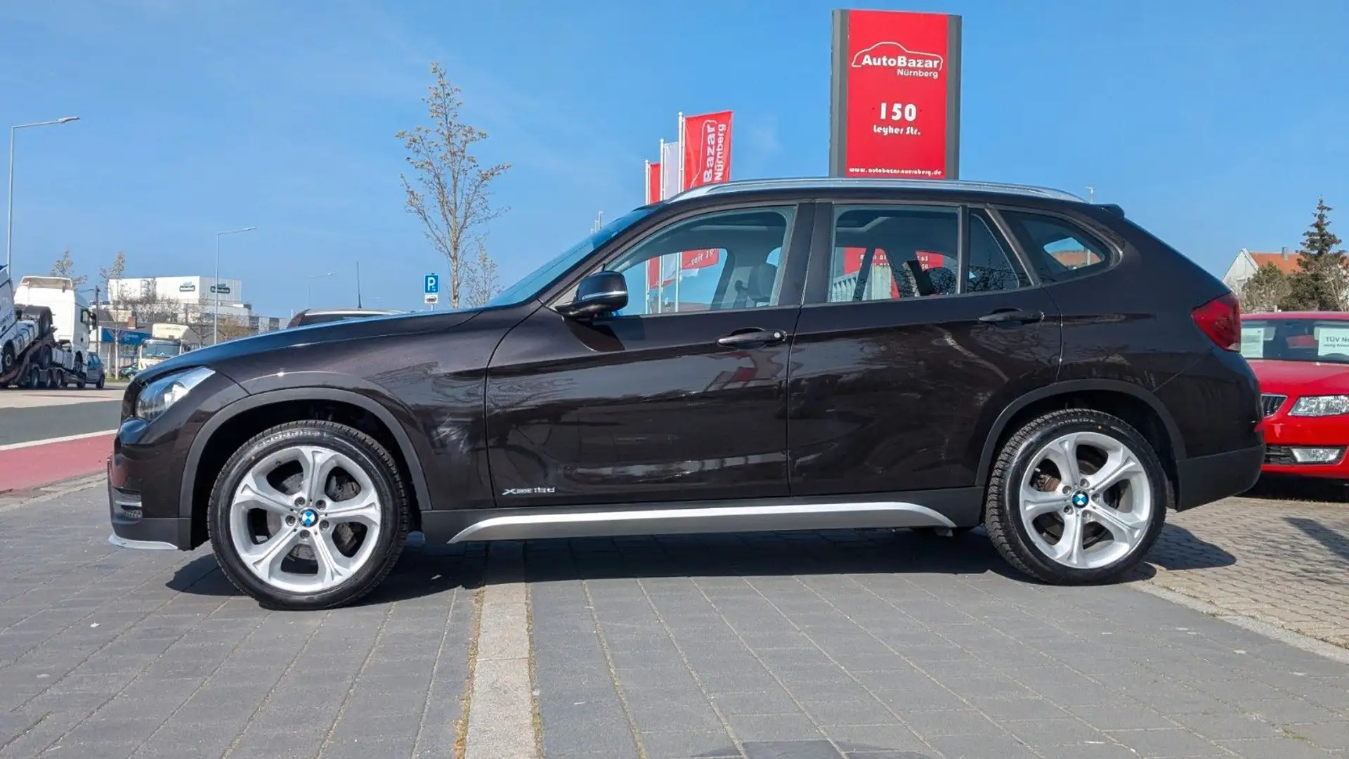 BMW X1 18 d xDrive / X Line / Panorama / AHK Braun - 2