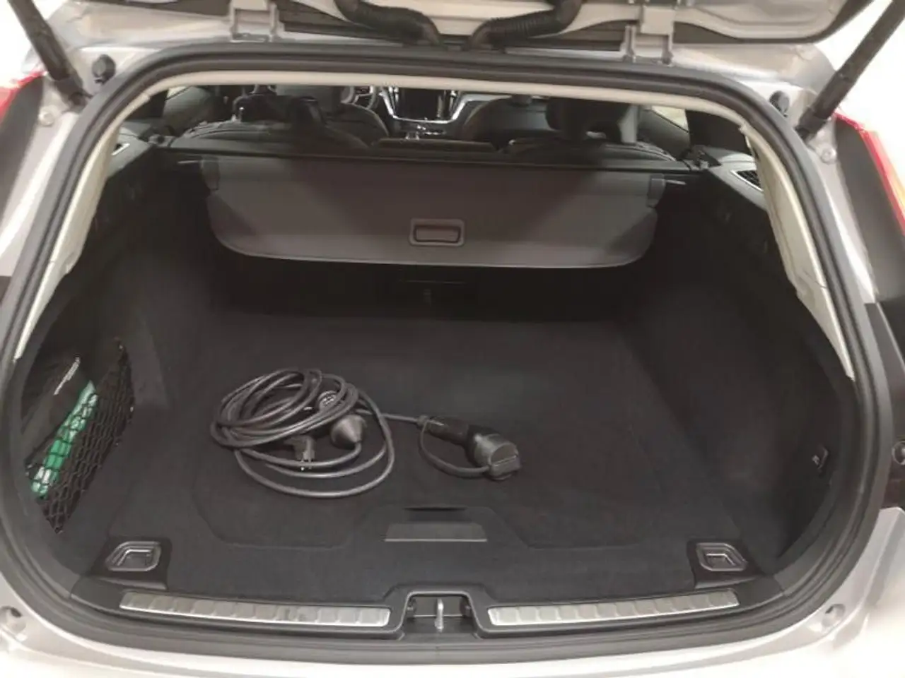 Volvo V60 T8 Ultra Dark Recharge Plug-In Hybrid AWD 8