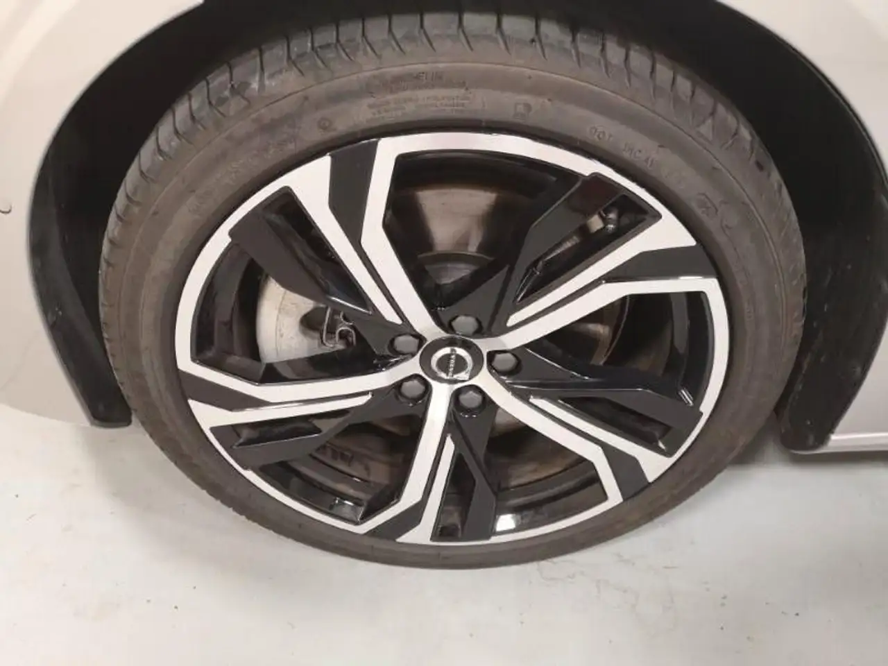 Volvo V60 T8 Ultra Dark Recharge Plug-In Hybrid AWD 4